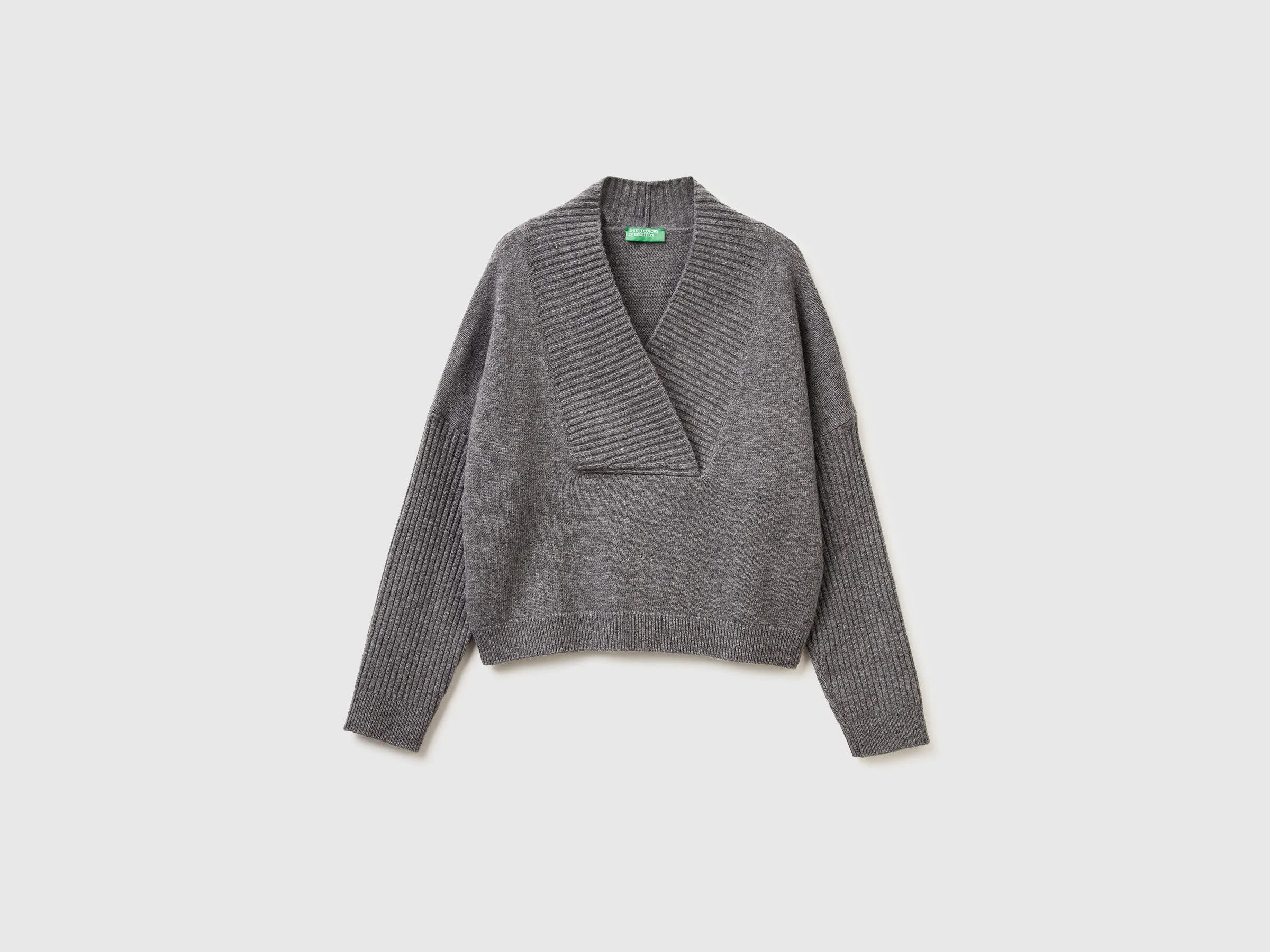 Benetton_Dark Gray_Boxy Fit Sweater with V-Neck_1444D403H_507_05