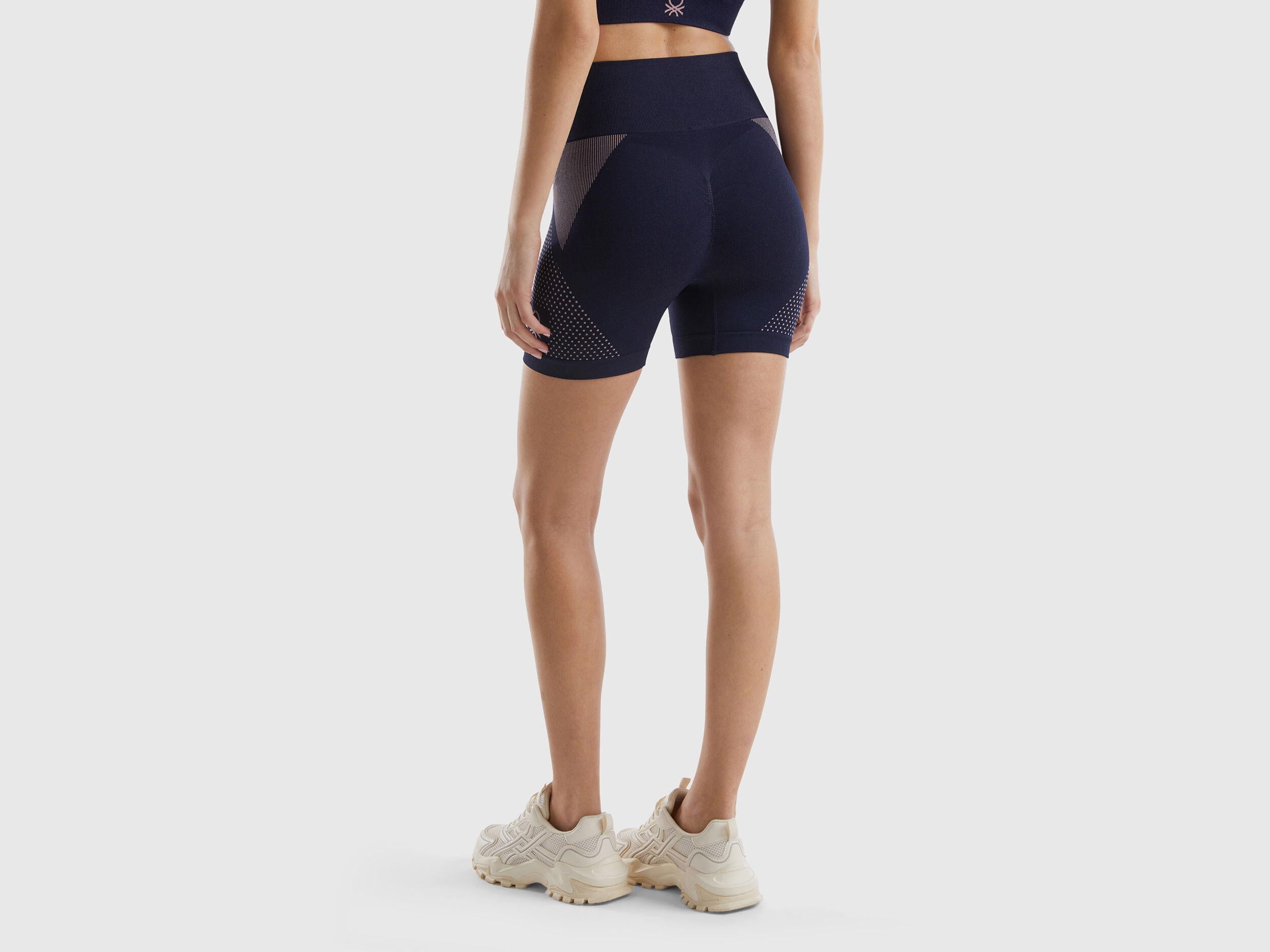Seamless Sports Shorts_189T3900E_016_02