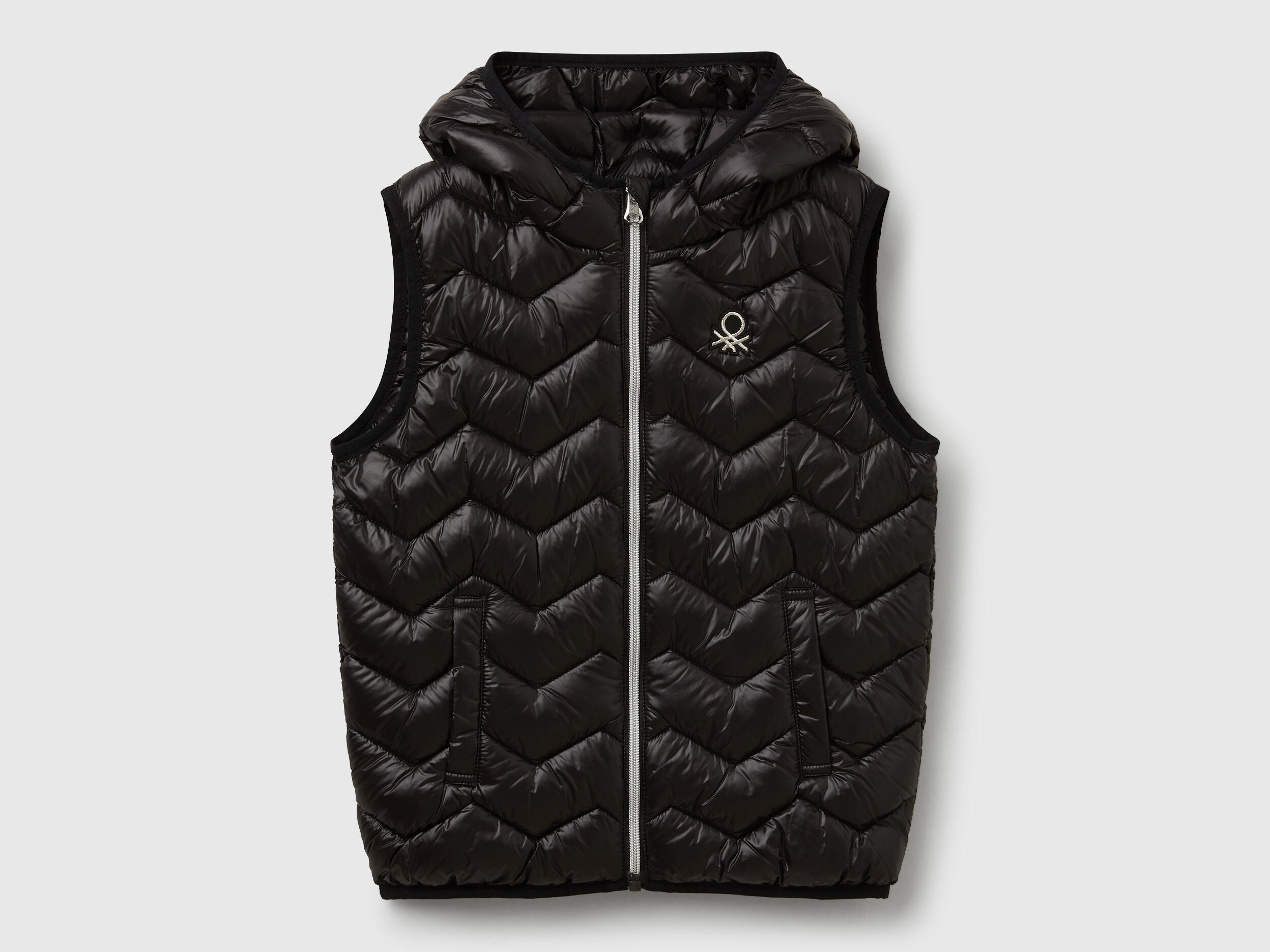 Benetton_Black_Padded Vest with Hood_21INCJ00Q_100_01