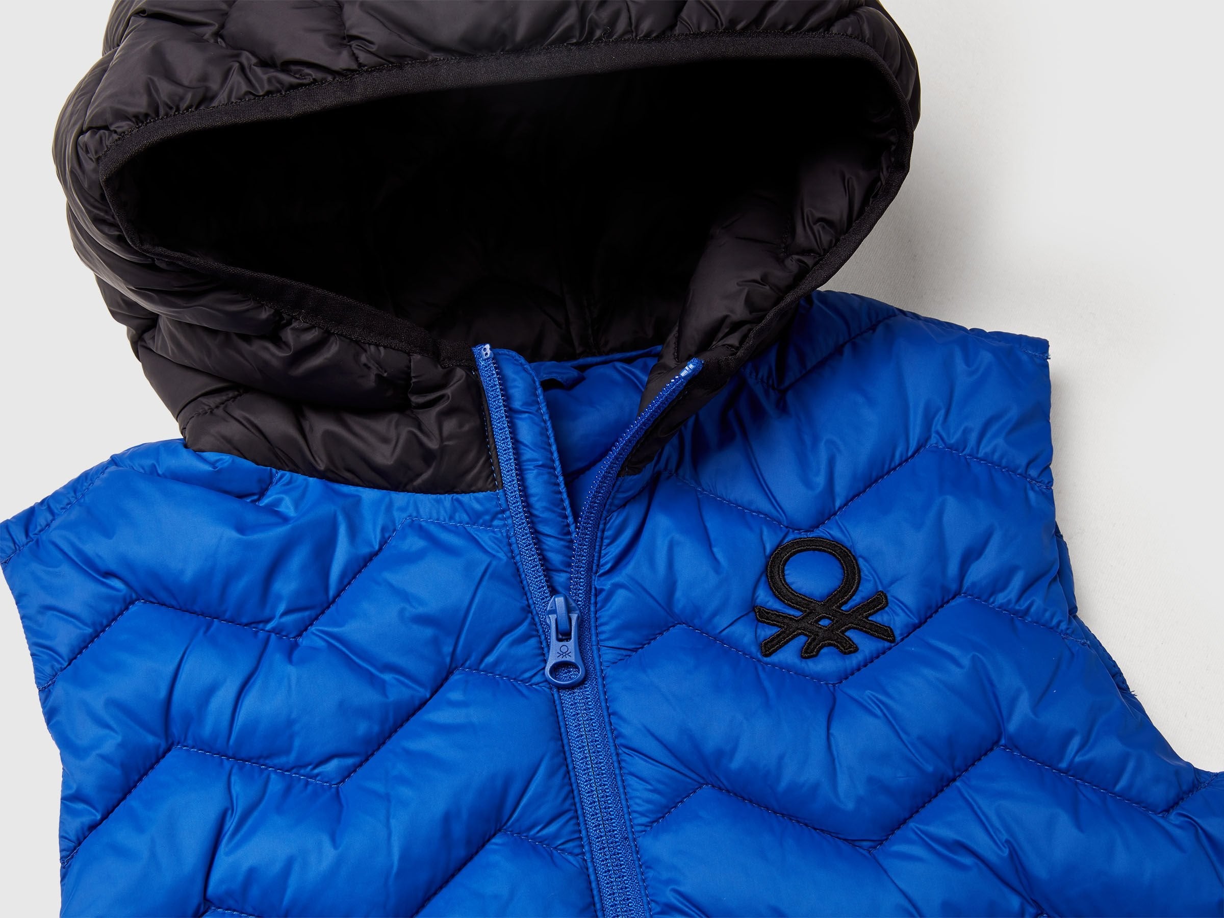 Benetton_Blue_Padded Vest with Hood_2TWDCJ00R_905_03