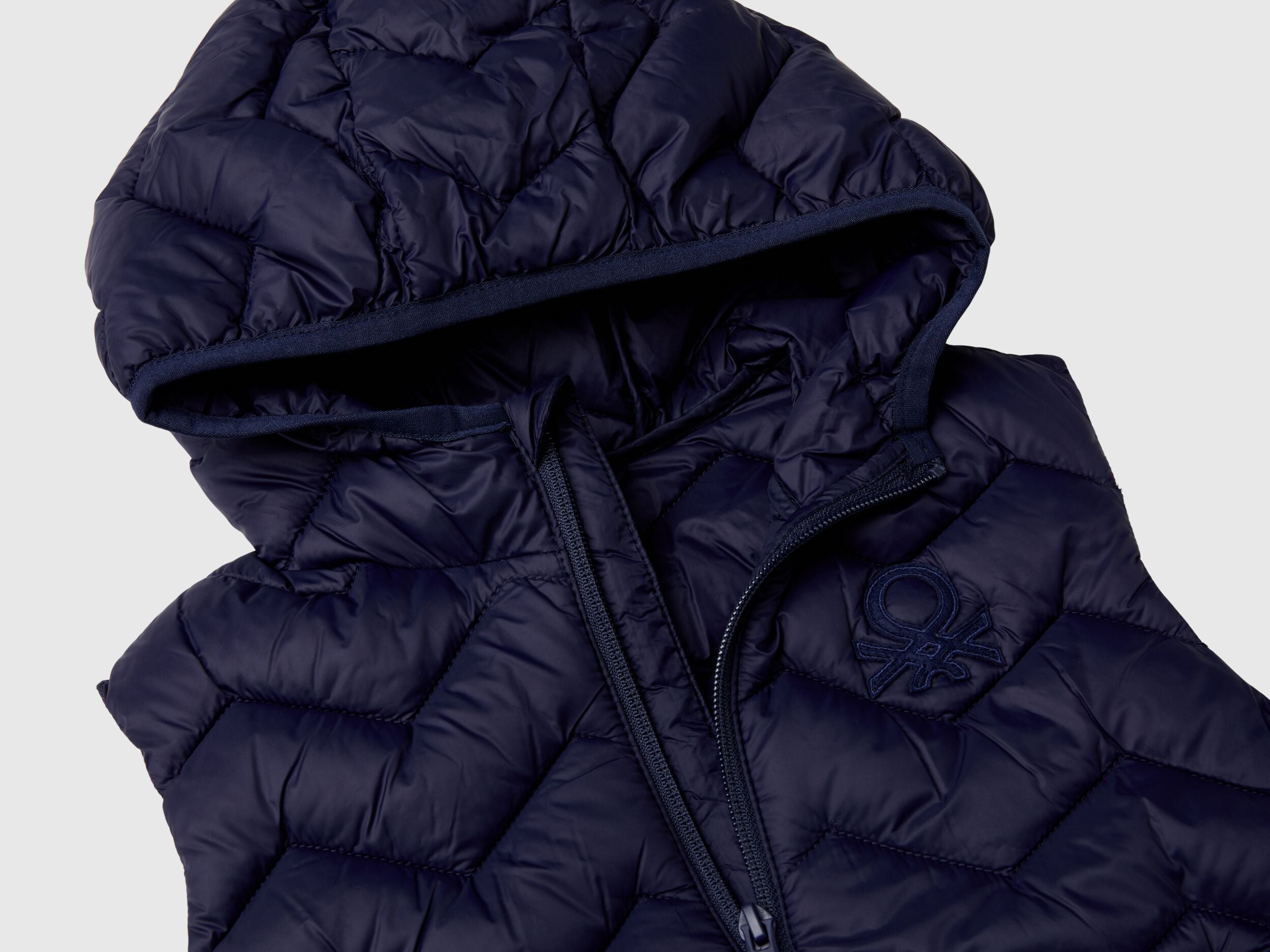 Benetton_Dark Blue_Padded Vest with Hood_2TWDGJ00G_252_03