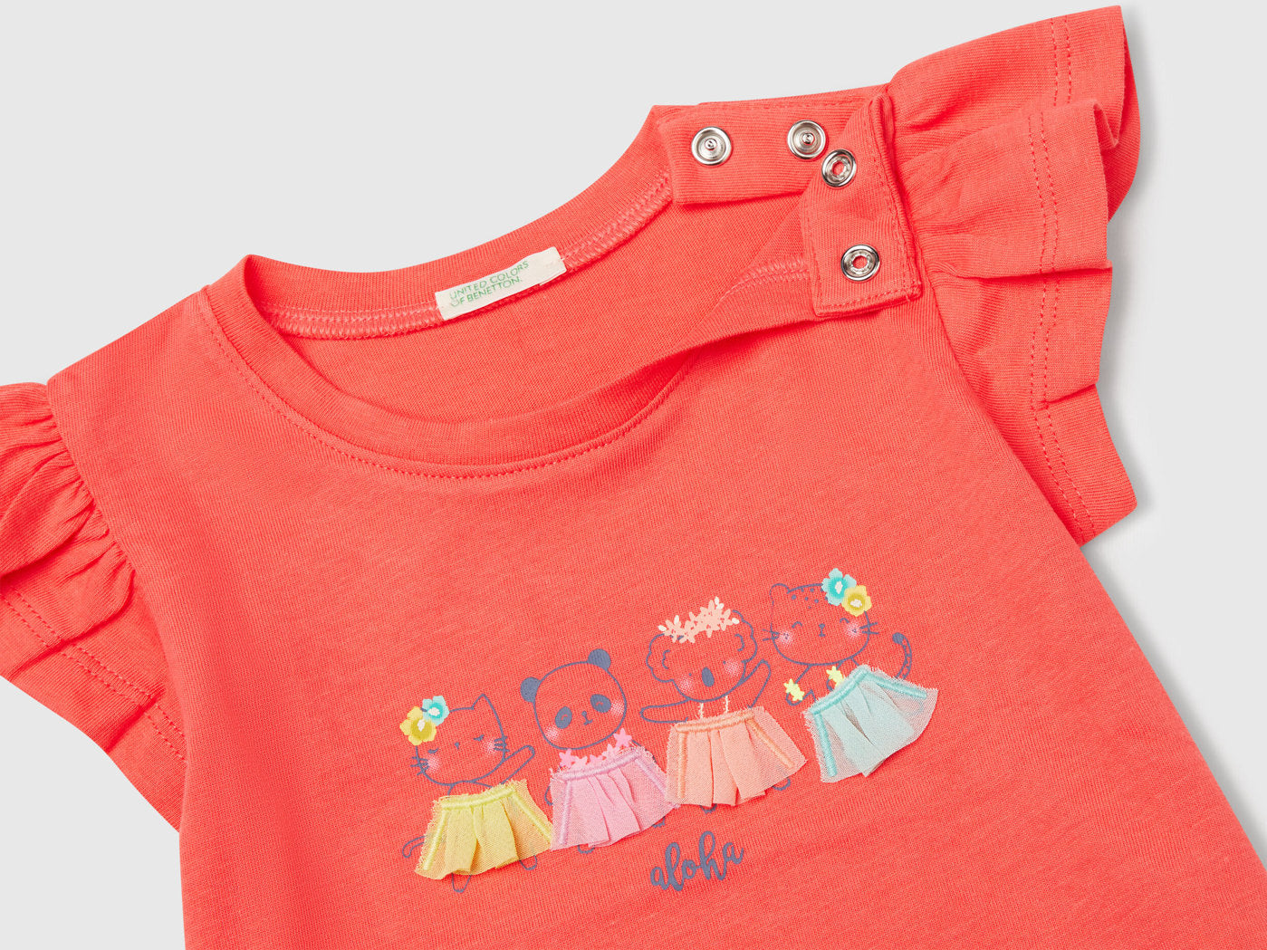 Benetton_T-Shirt with Print and Applique_3096A106F_35Q_03