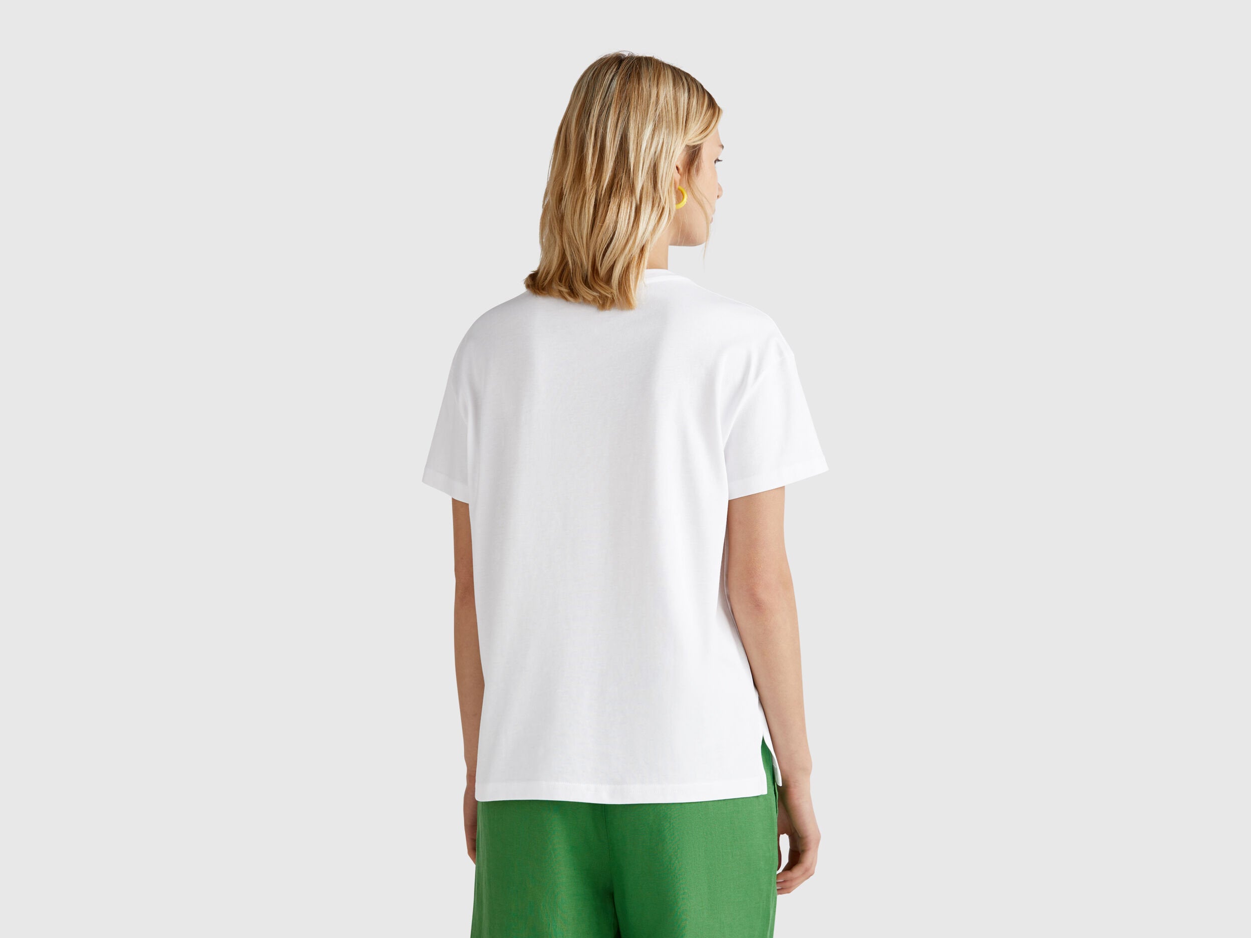 Benetton_Regular Fit T-Shirt with Floral Print_3BL0D10AK_902_02