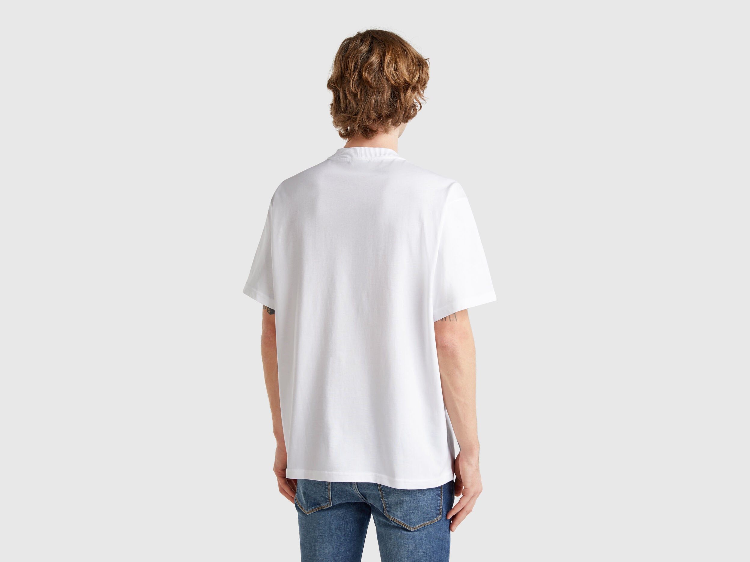 Benetton_T-Shirt with Print on Front and Back_3BL0U10A2_903_02