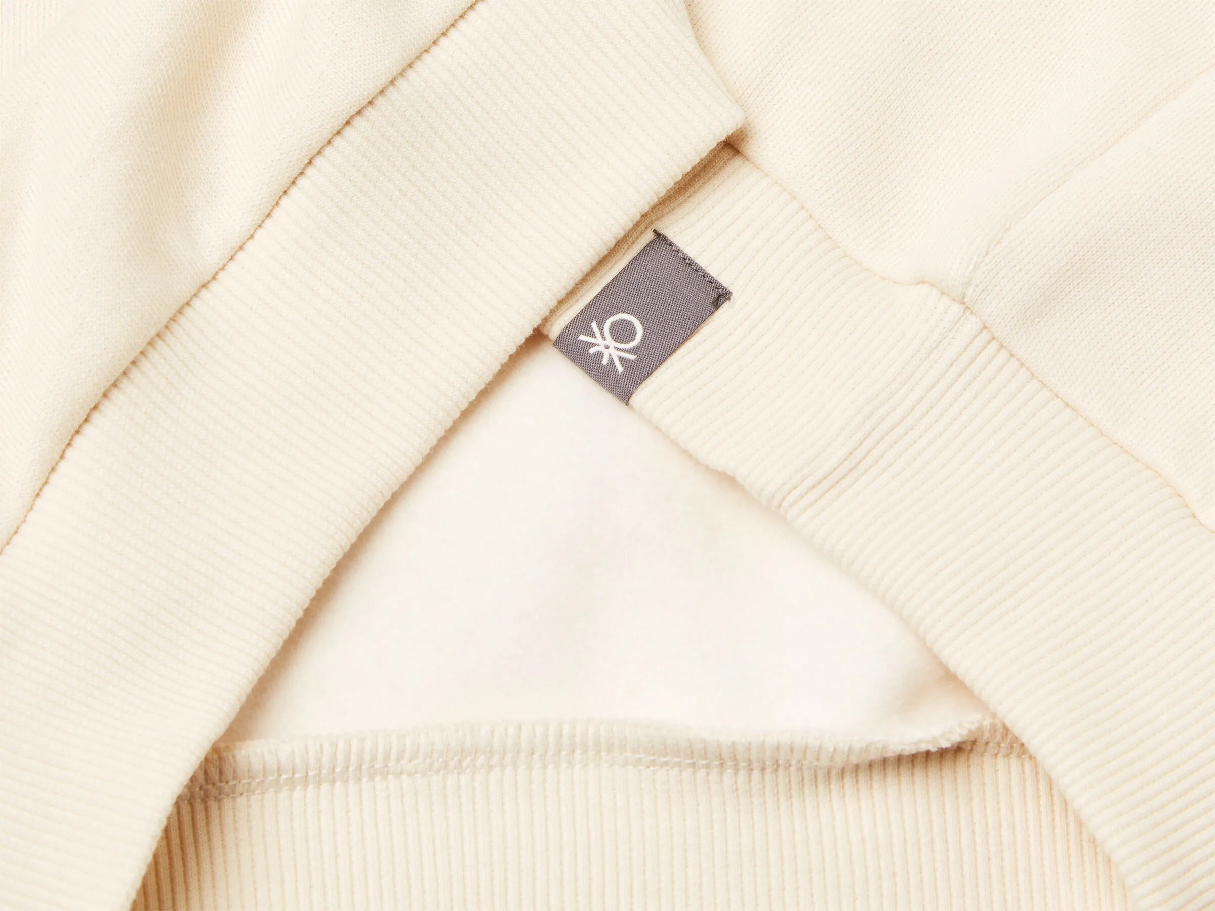 Benetton_Creamy White_Regular Fit Spiderman ©Marvel Sweatshirt_3EB5G10L5_3C9_03