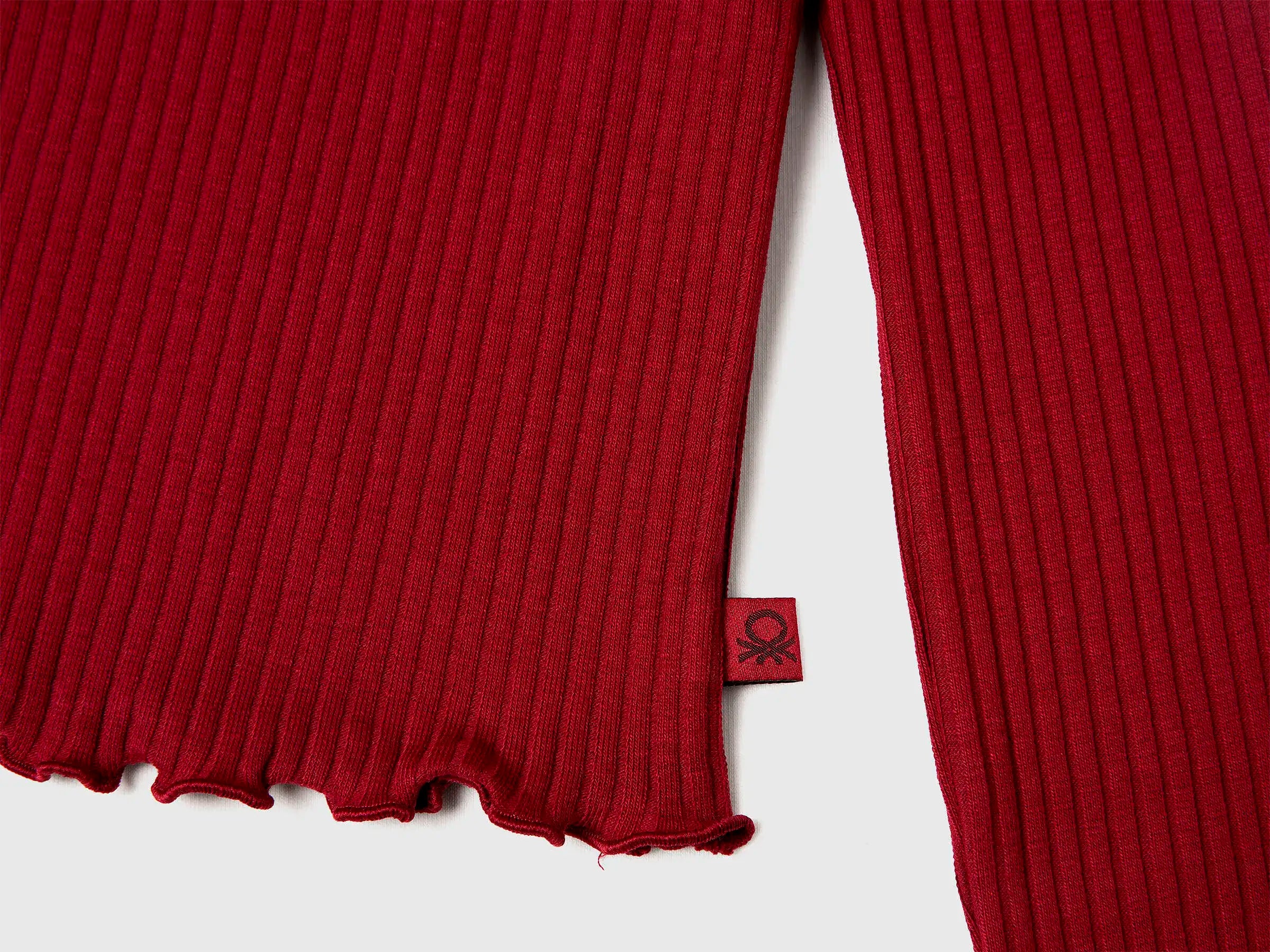 Benetton_Burgundy_Slim Fit Stretch Cotton T-Shirt_3F1AC203O_236_03