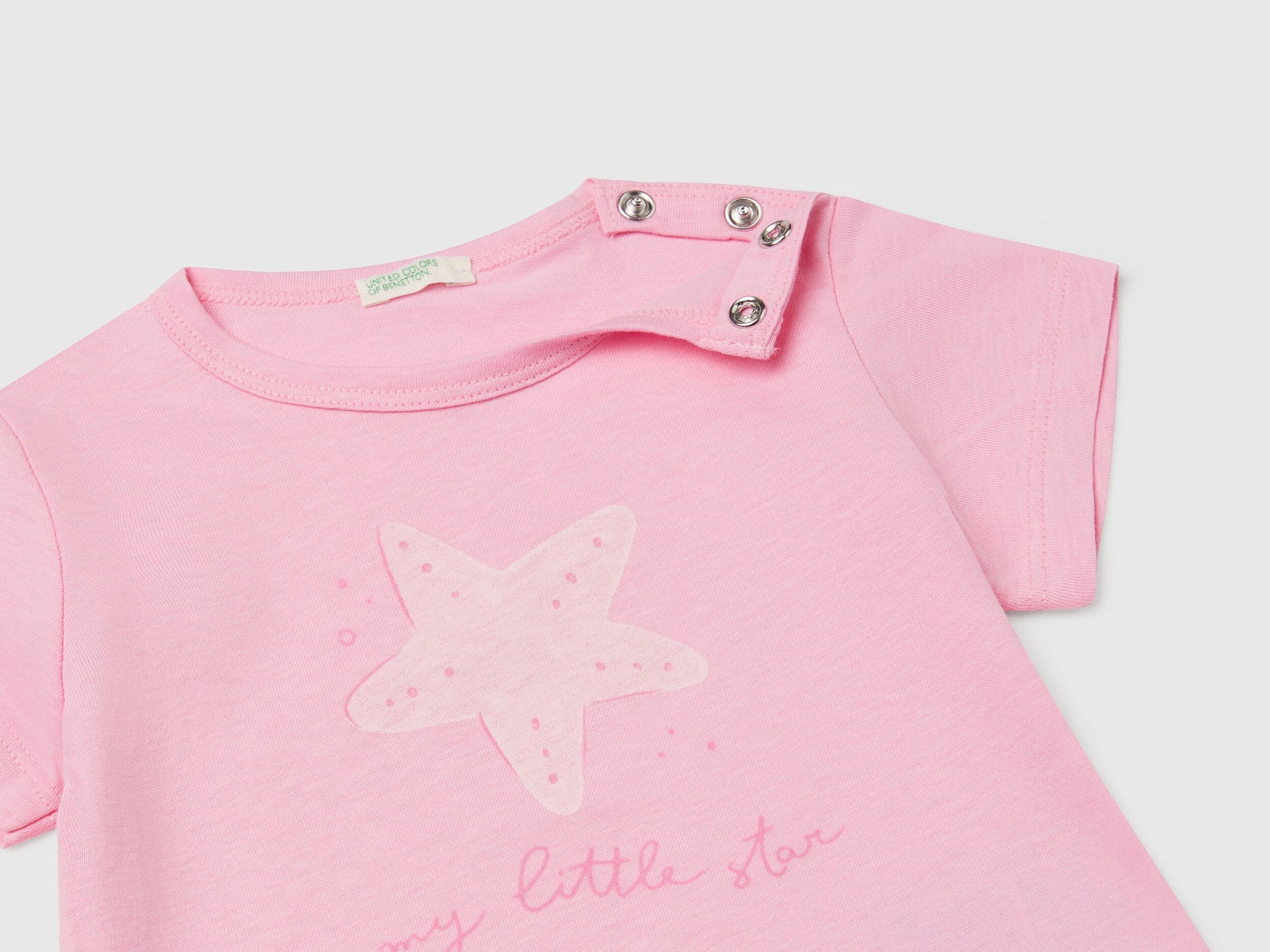 Benetton_Short Sleeve T-Shirt with Print_3I1XA1069_34Q_03