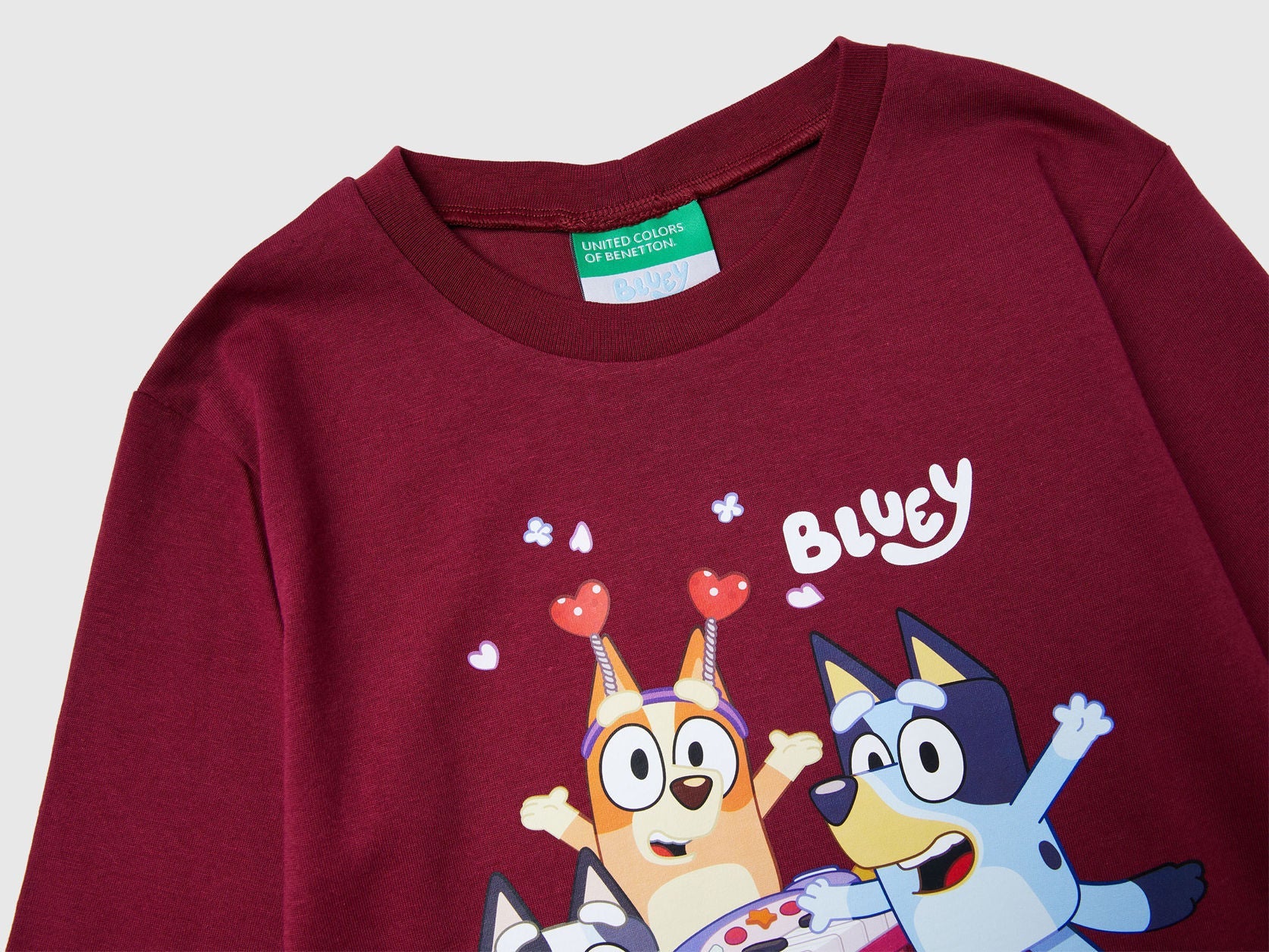 Benetton_Burgundy_T-Shirt with Bluey ©Ludo Studio Print_3I1XG10KI_236_03