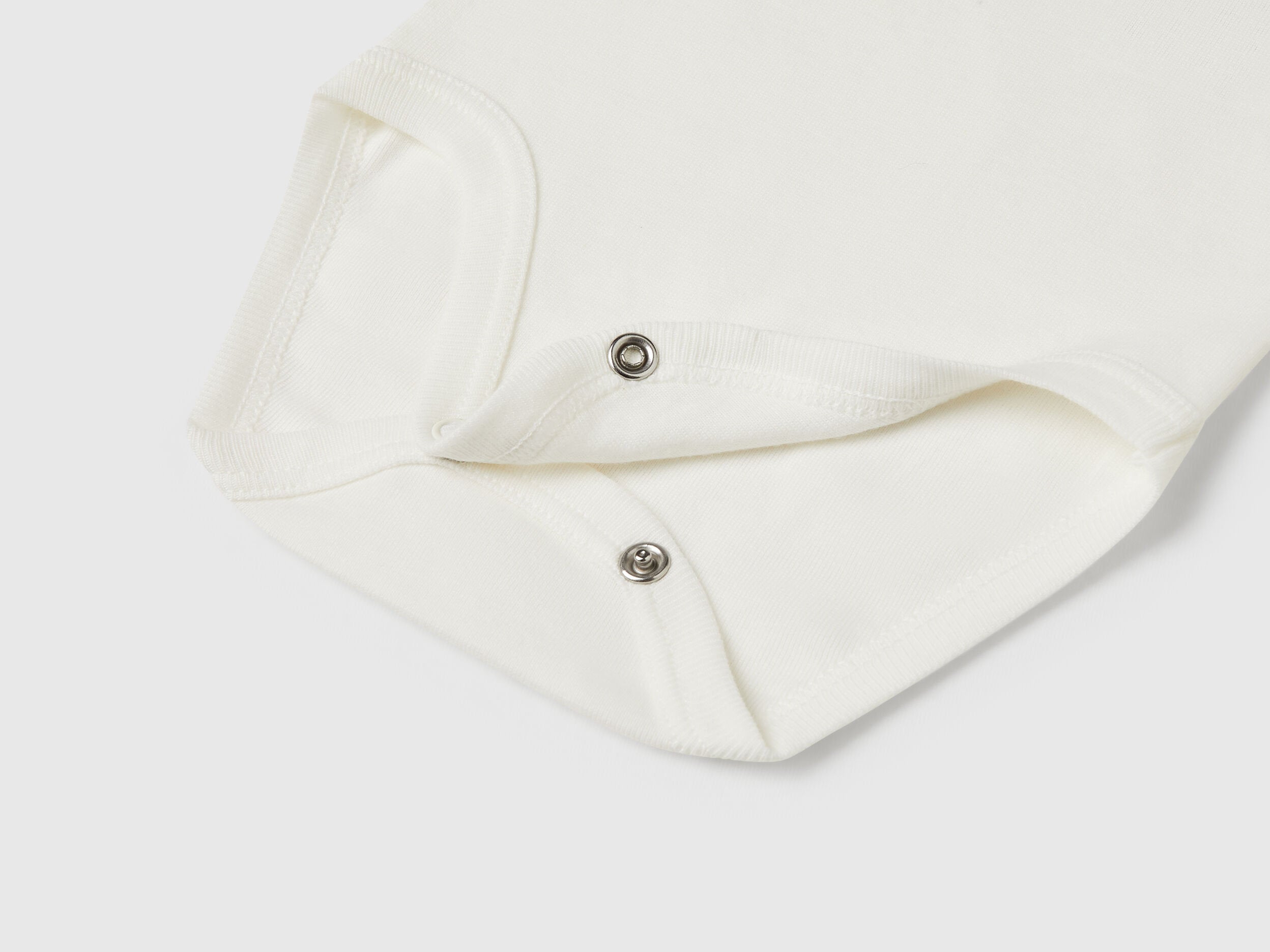 Benetton_Bodysuit with Cotton Collar_3I9WAB00Q_074_03