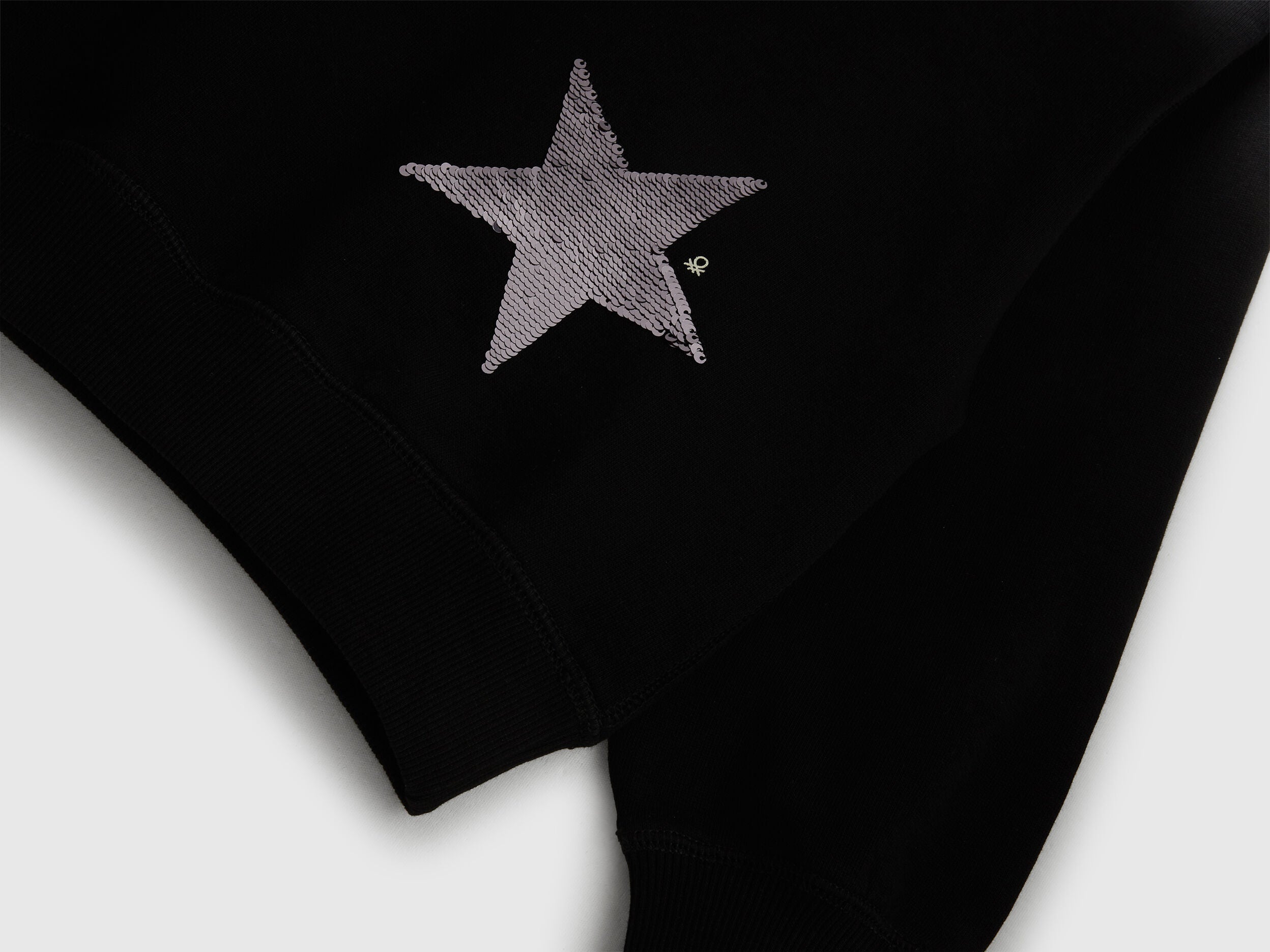 Benetton_Black_Sweatshirt with Sequins_3J68C10QI_100_03