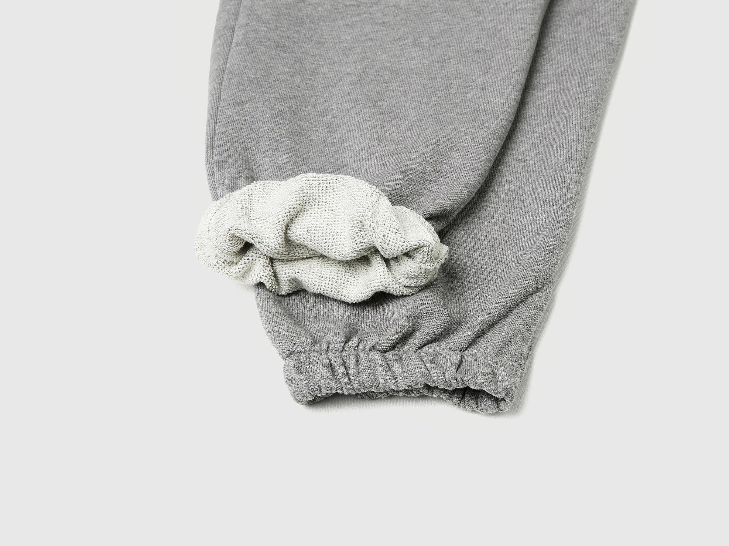 Benetton_Gray_Wide Joggers with Pockets_3J68CF06L_507_03