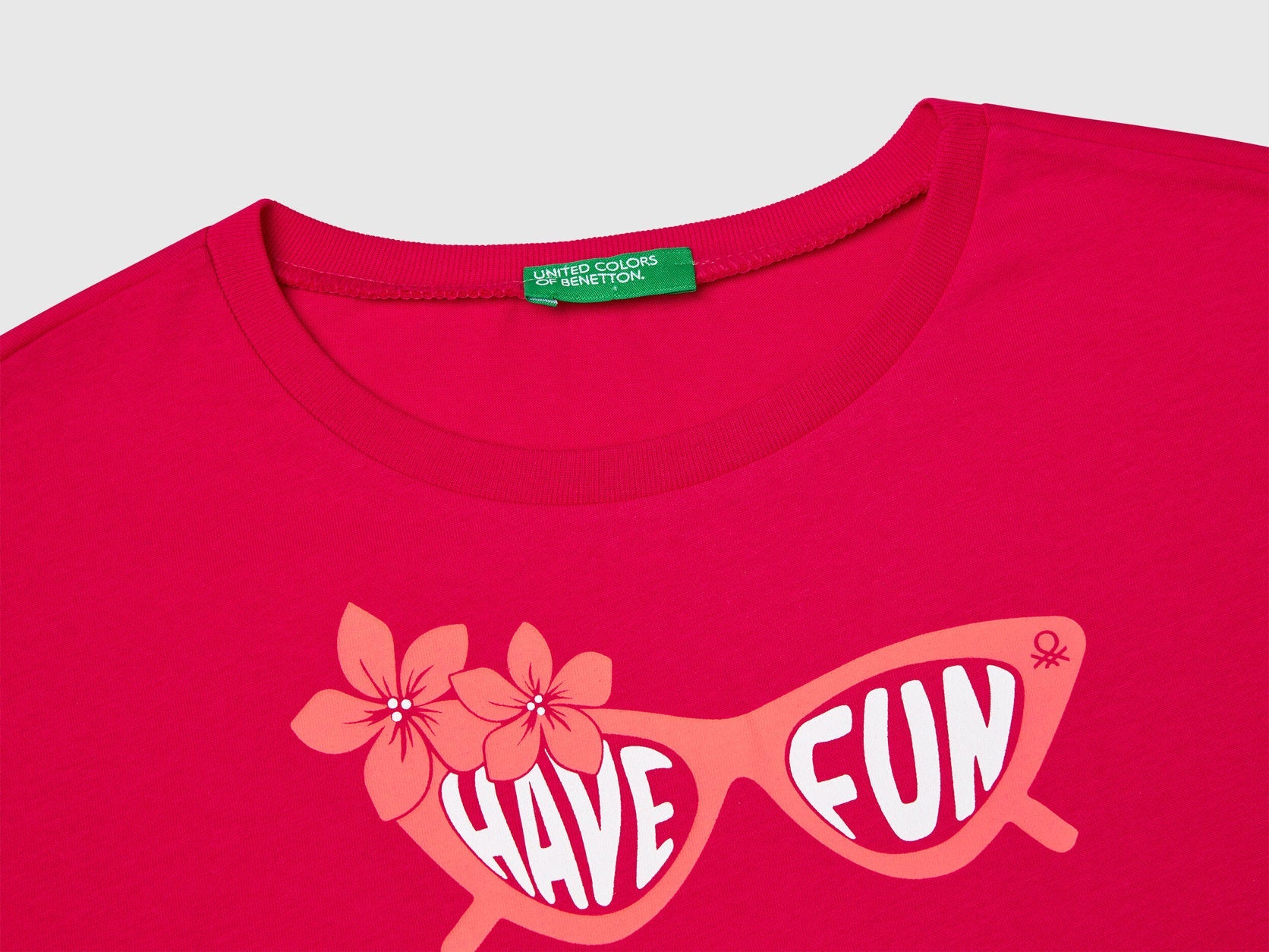 Benetton_T-Shirt with Neon Print_3JERC10PB_02E_03