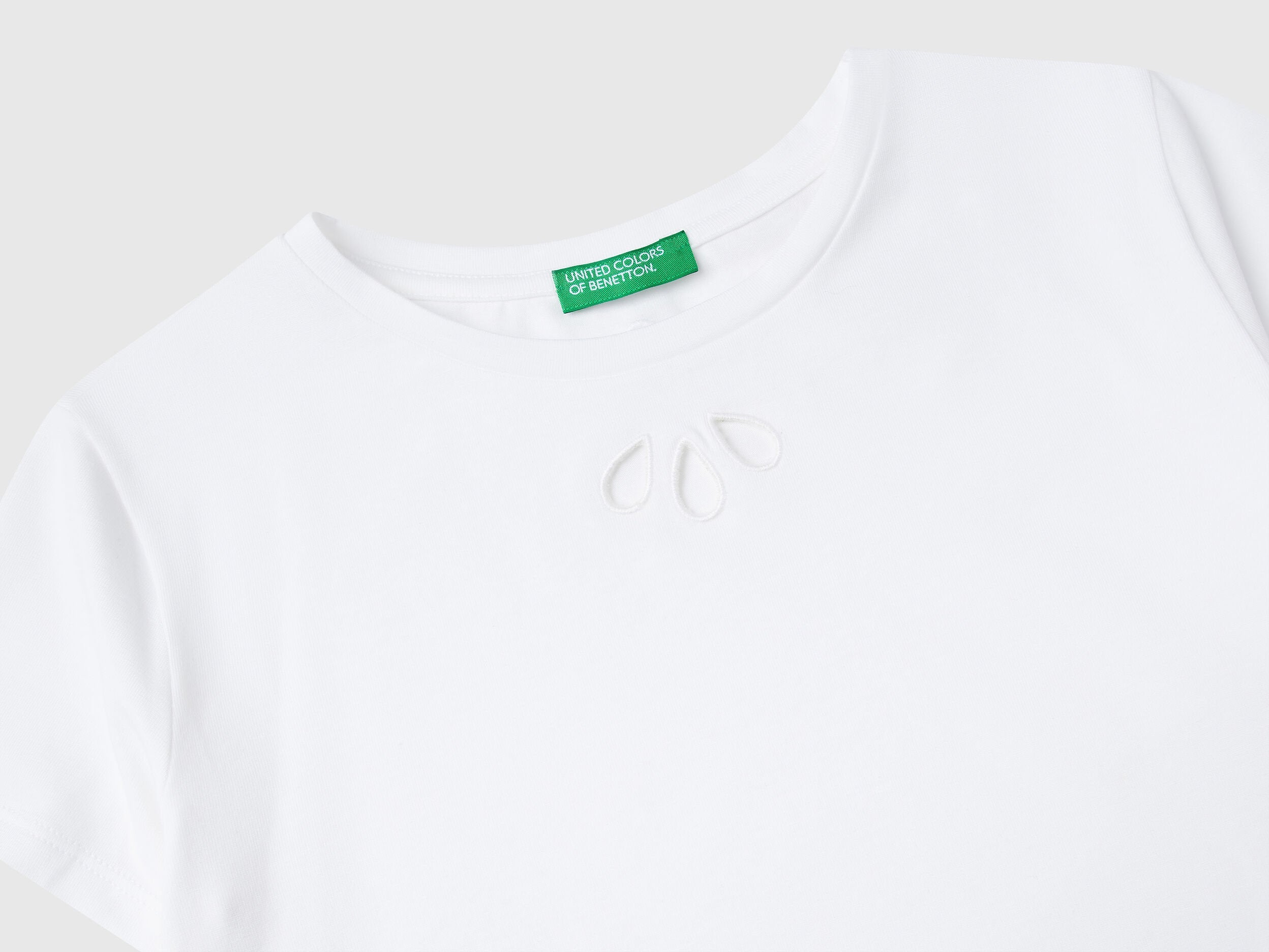 Benetton_Cut Out Motif T-Shirt_3P4ZC10O0_101_03