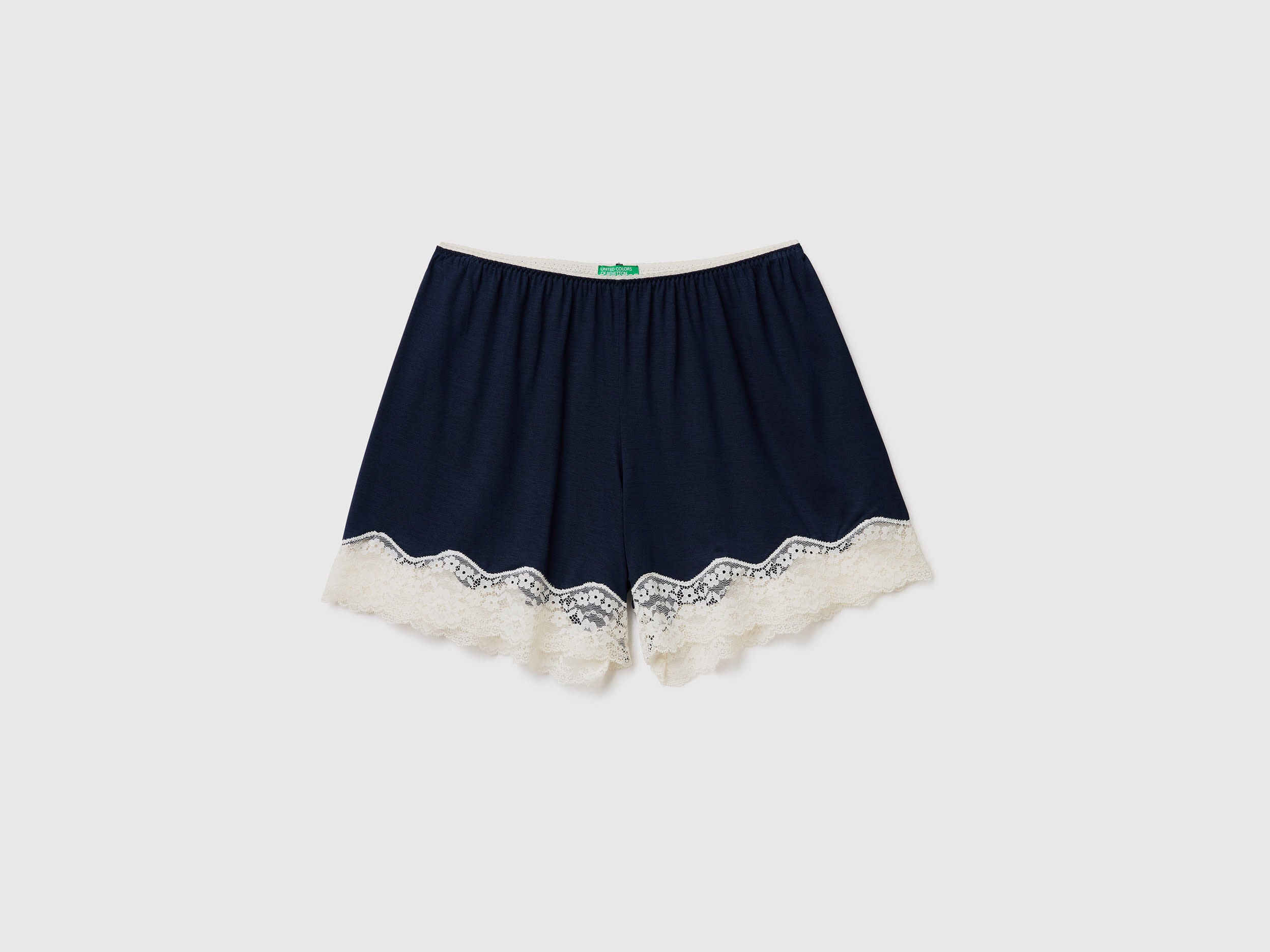 Flowy Shorts with Lace_3Z1239170_13C_04