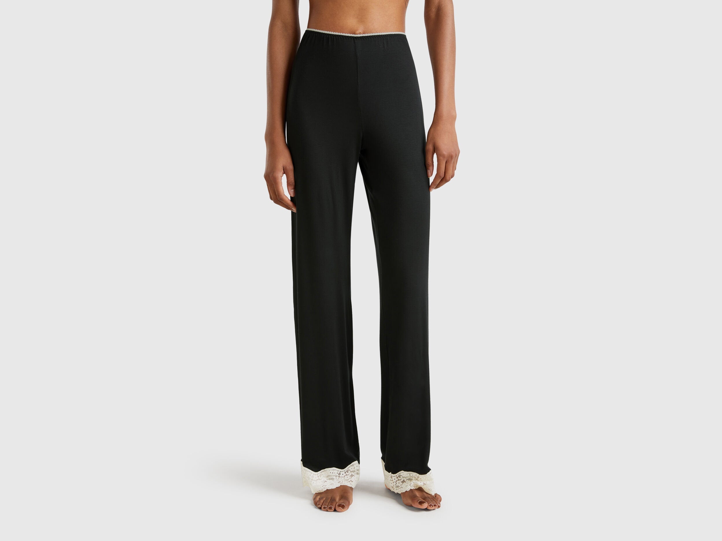 Benetton_Flowy Trousers with Lace Details_3Z123F04A_100_02