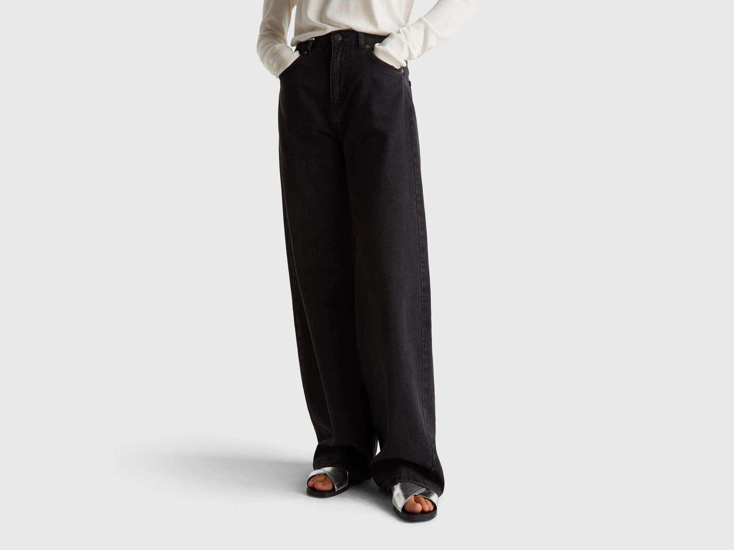 Benetton Black Women Wide-Fit Jeans SKU: 43UNDE02B_800 Image 02