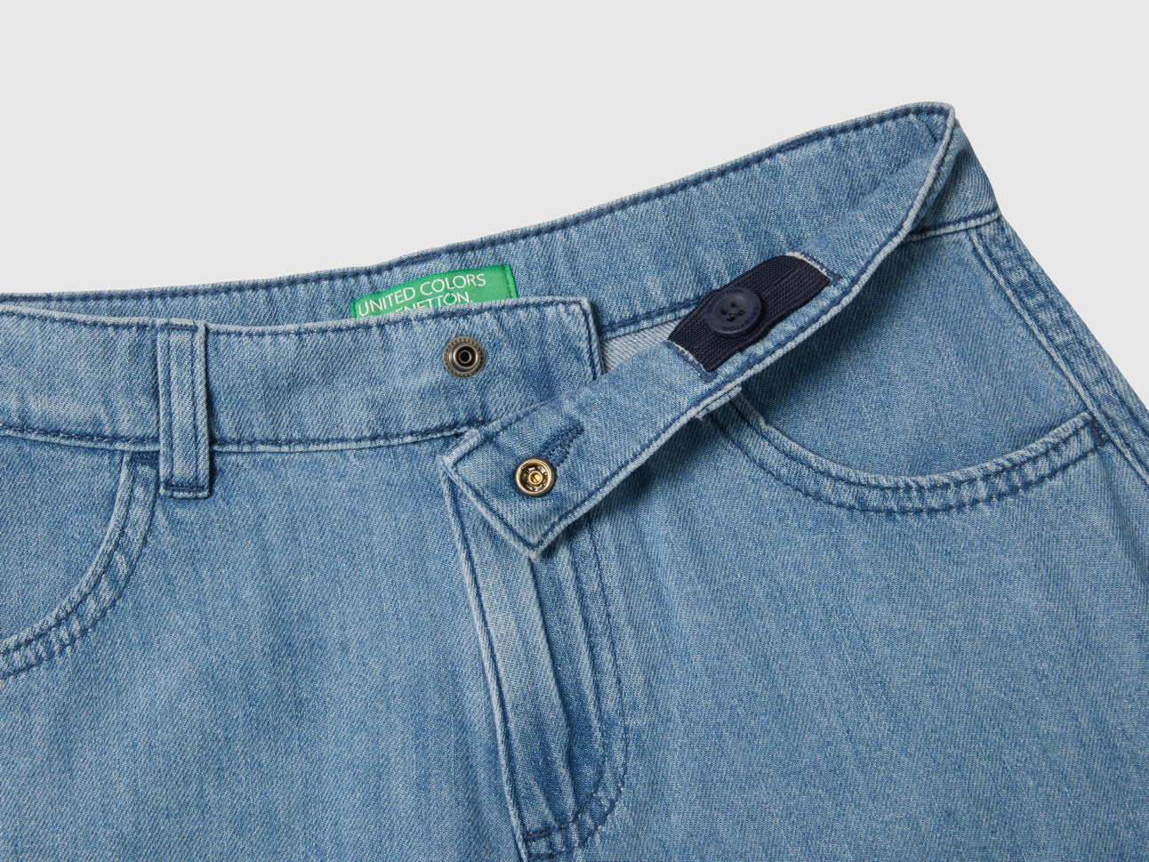 Lightweight Denim Cargo Bermudas_4AD6C902L_901_02