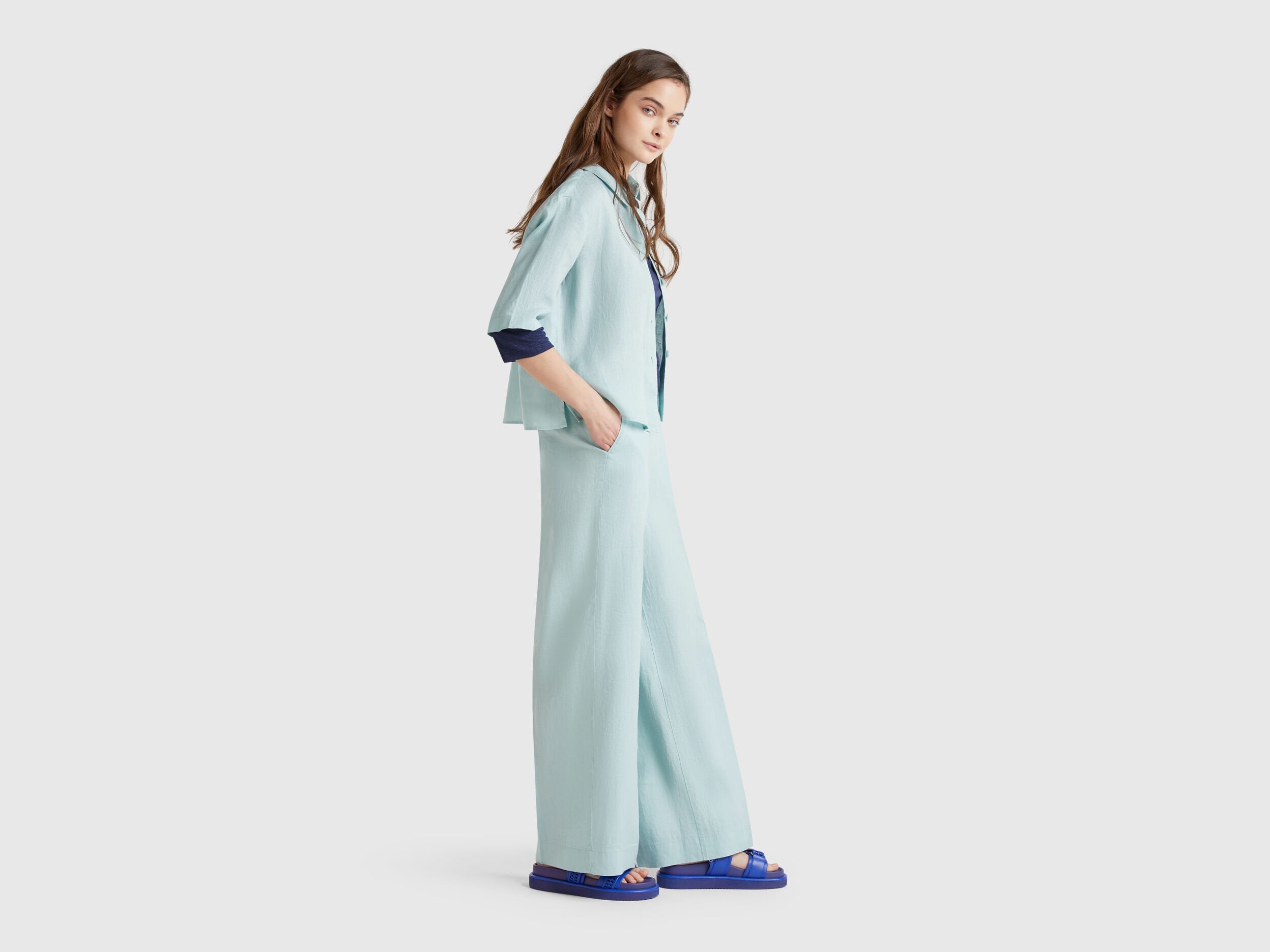 Benetton_Palazzo Trousers in 100% Linen_4AGHDF08K_17H_01