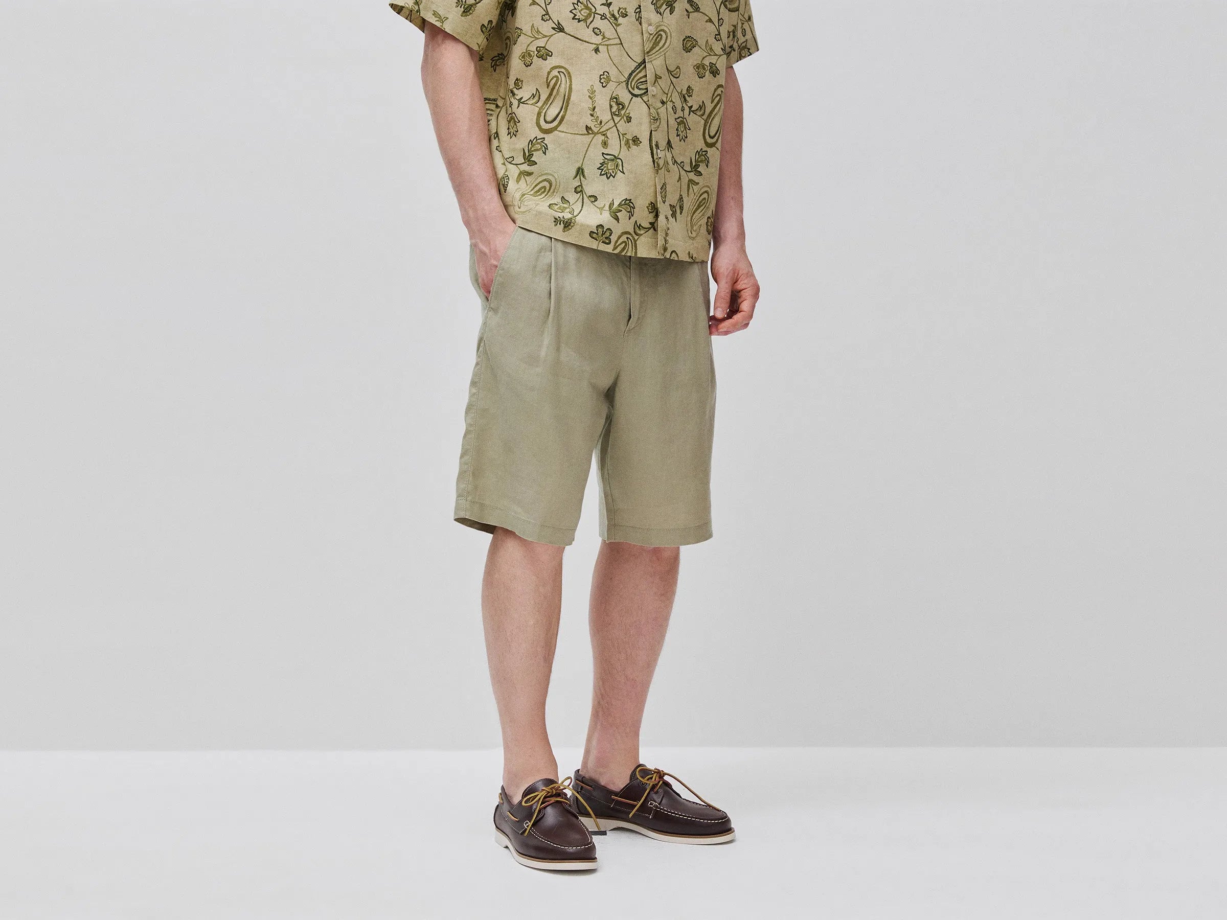 Benetton Light green Men Pure Linen Bermuda Shorts SKU: 4AGHU900Z_0W9 Image 02
