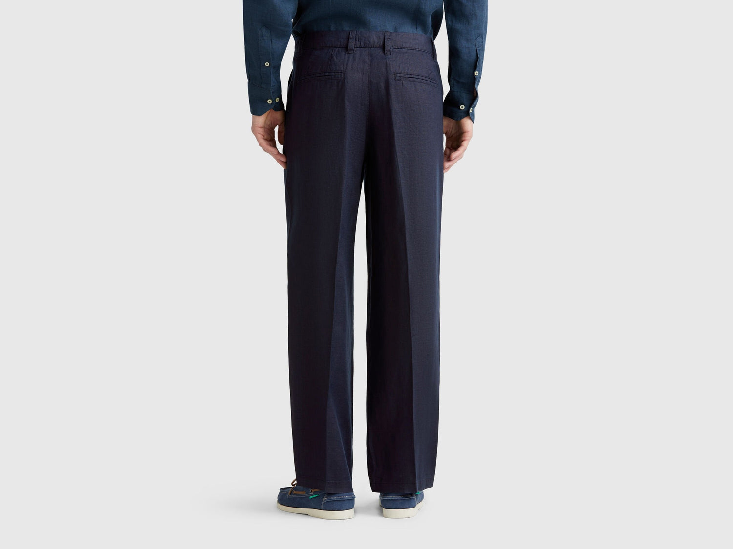 Benetton_Wide Chinos in Pure Linen_4AGHUF05A_016_03