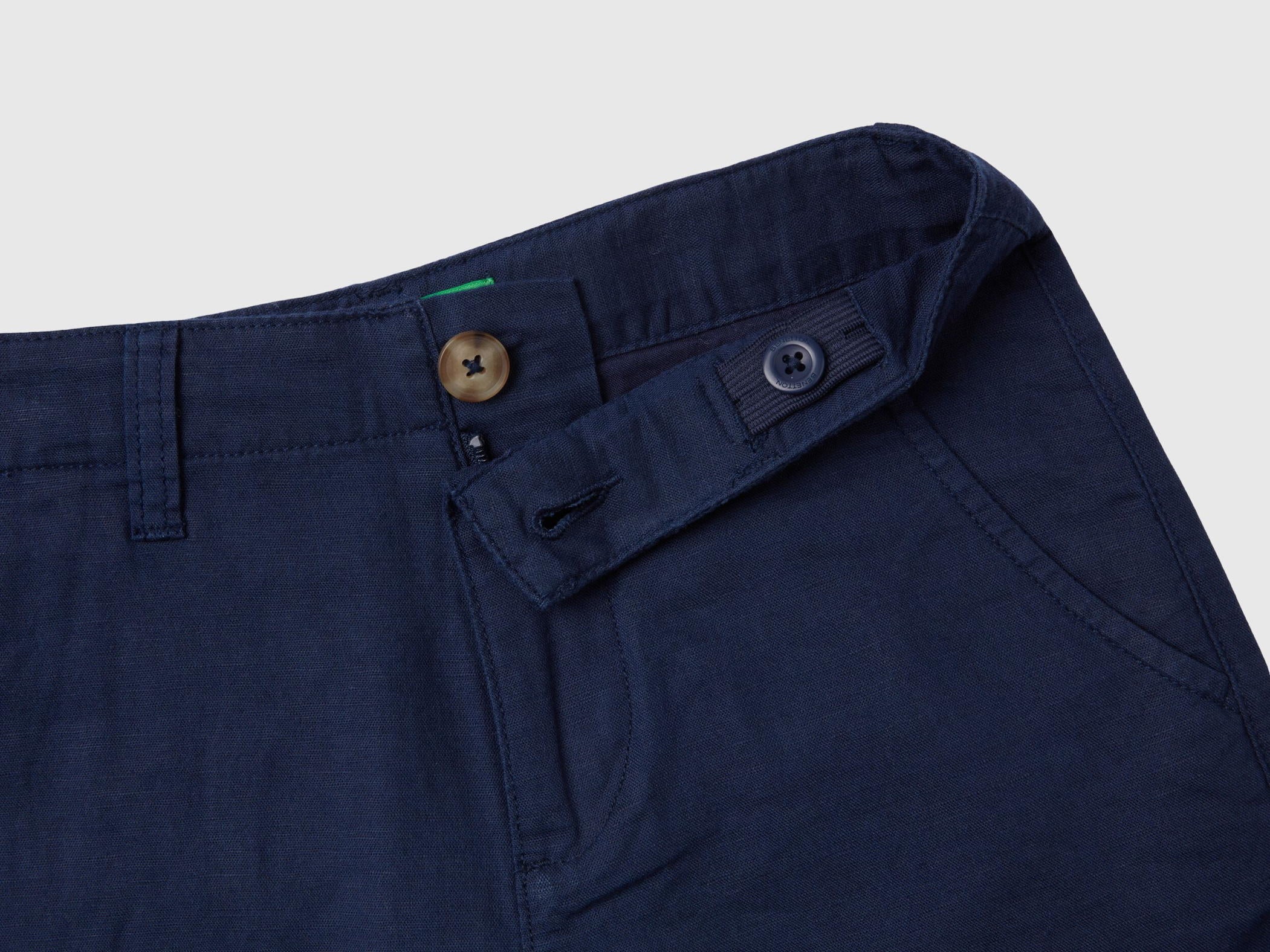 Chino Bermudas In Pure Linen_4BE7C901E_252_03