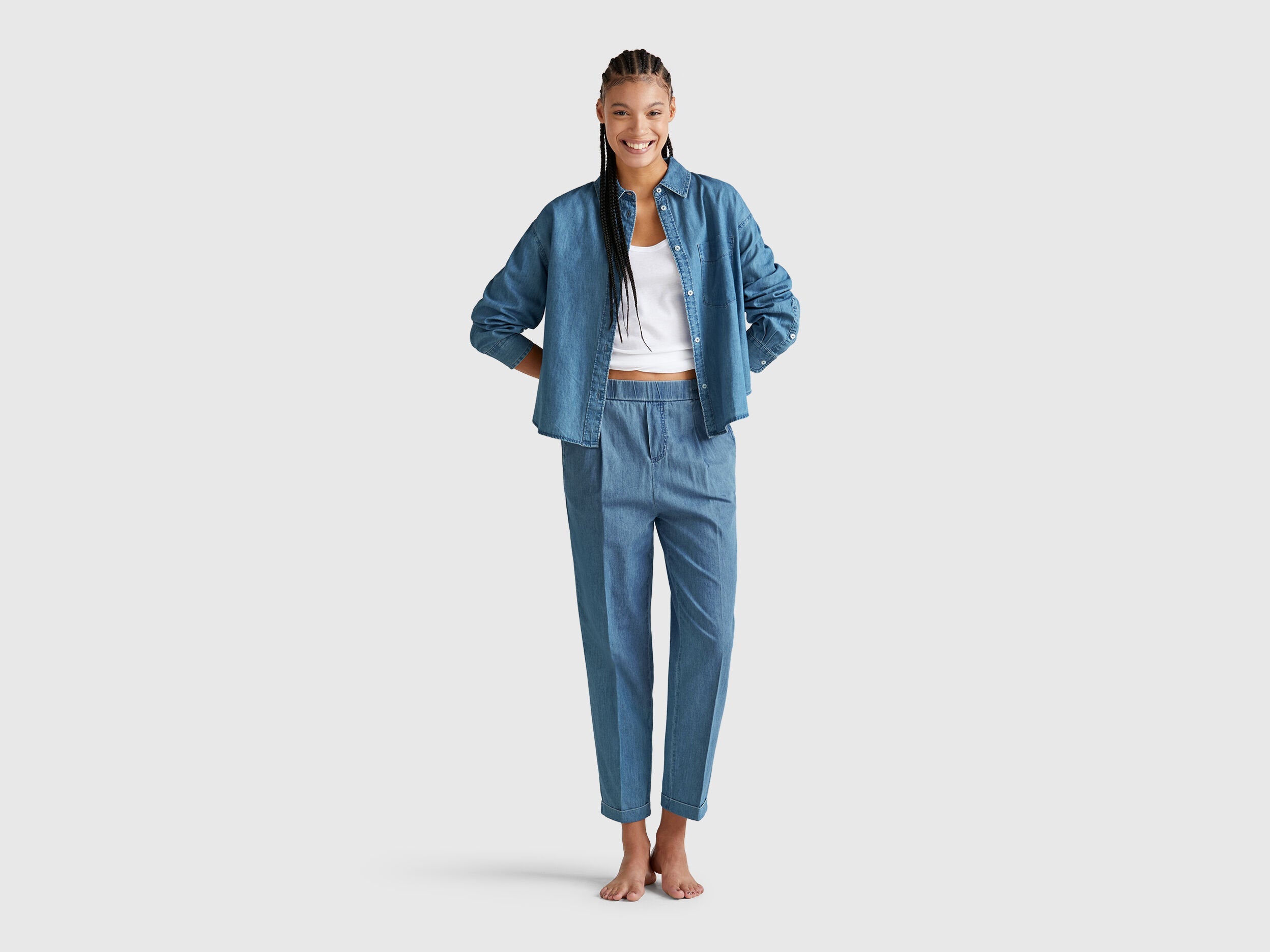 Benetton_Trousers in Chambray_4DHJDF079_902_01