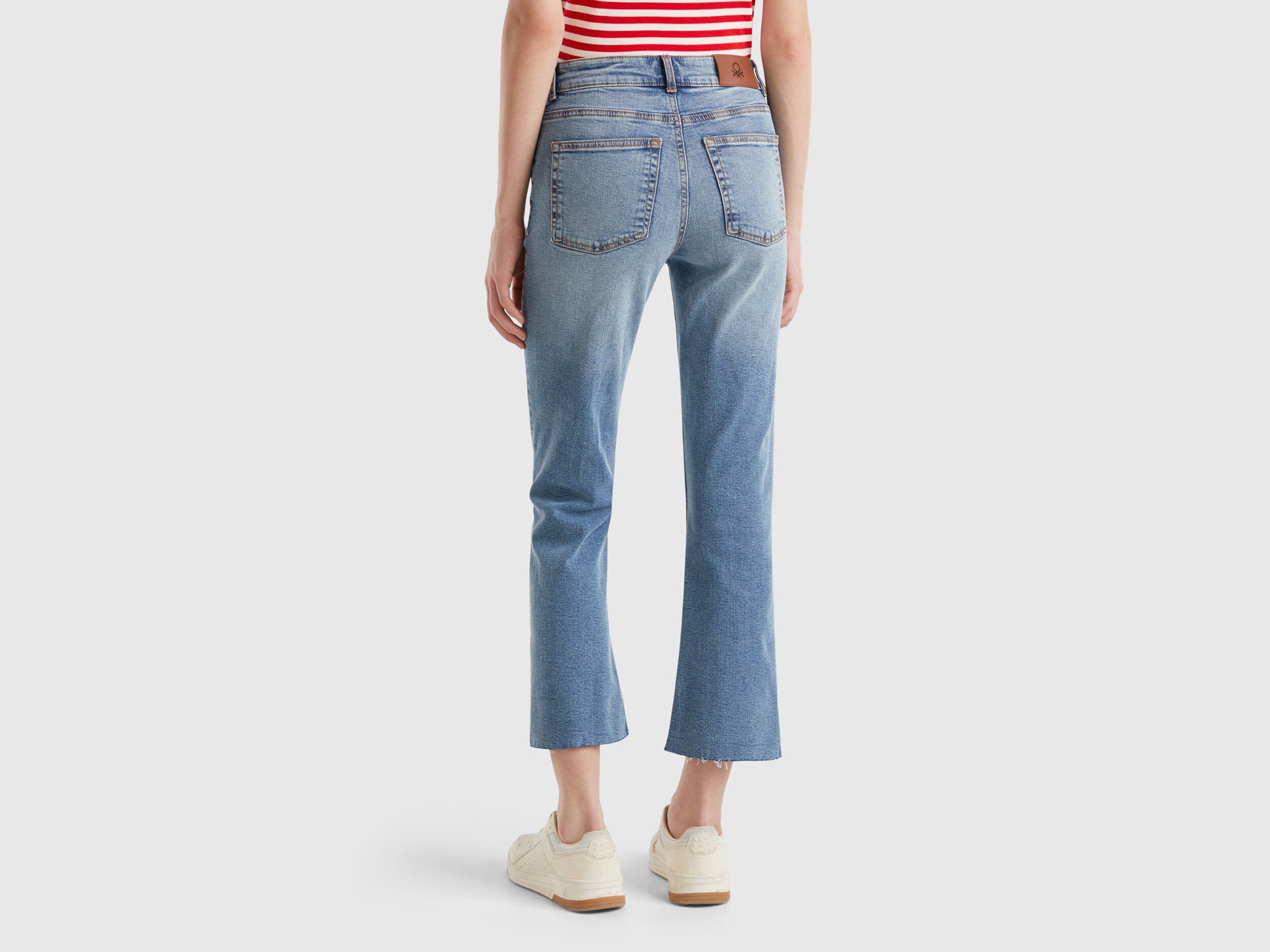 Benetton_Cropped Jeans in Recycled Cotton_4OTADE010_902_02