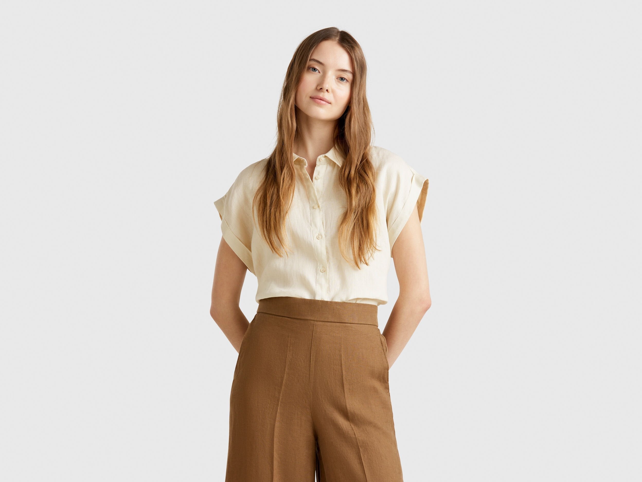 Benetton_Regular Fit Shirt in Pure Linen_5BMLDQ06V_152_02