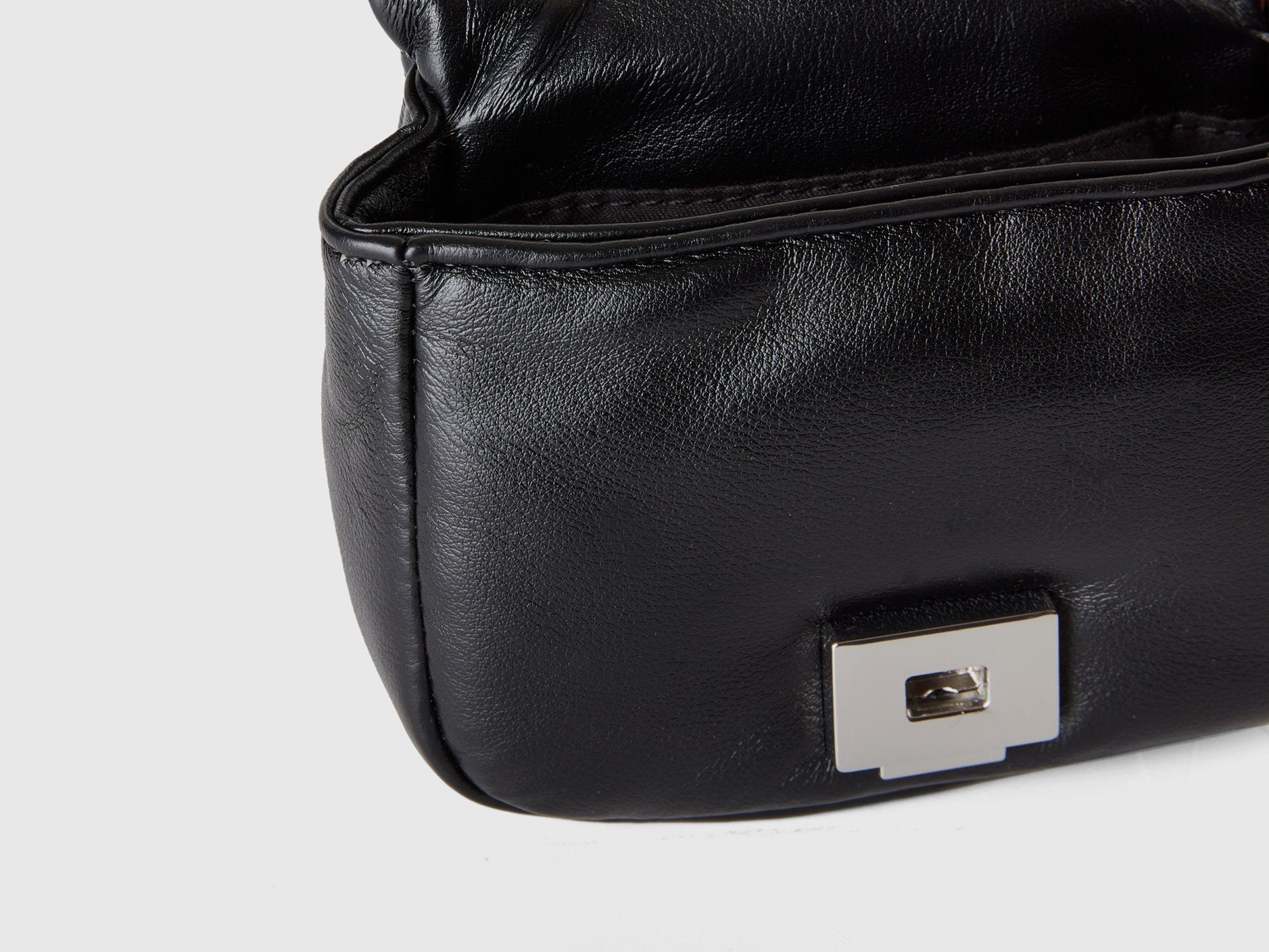 Padded Shoulder Bag_69ATCY01E_700_03