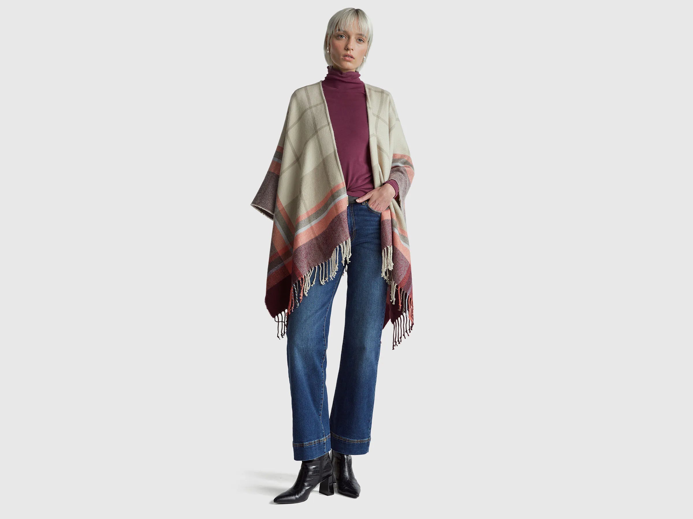 Benetton_Light Gray_Check Jacquard Cloak_6DDWDU01V_911_03