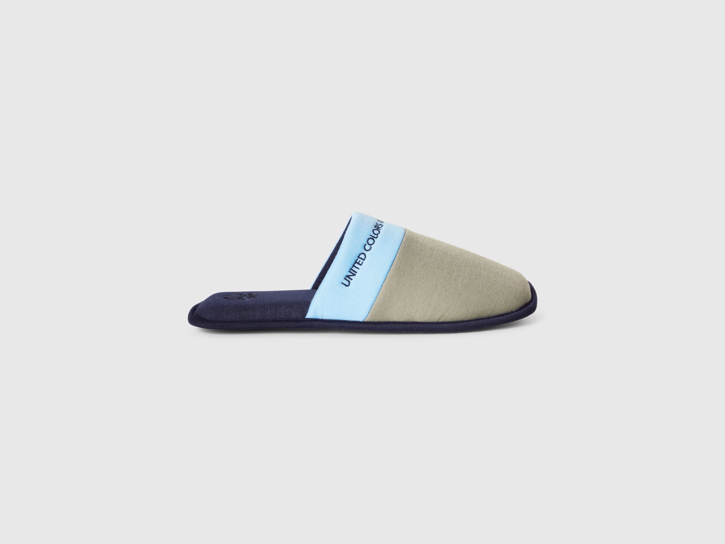 Benetton_Slippers with Logo_848X2D013_902_01