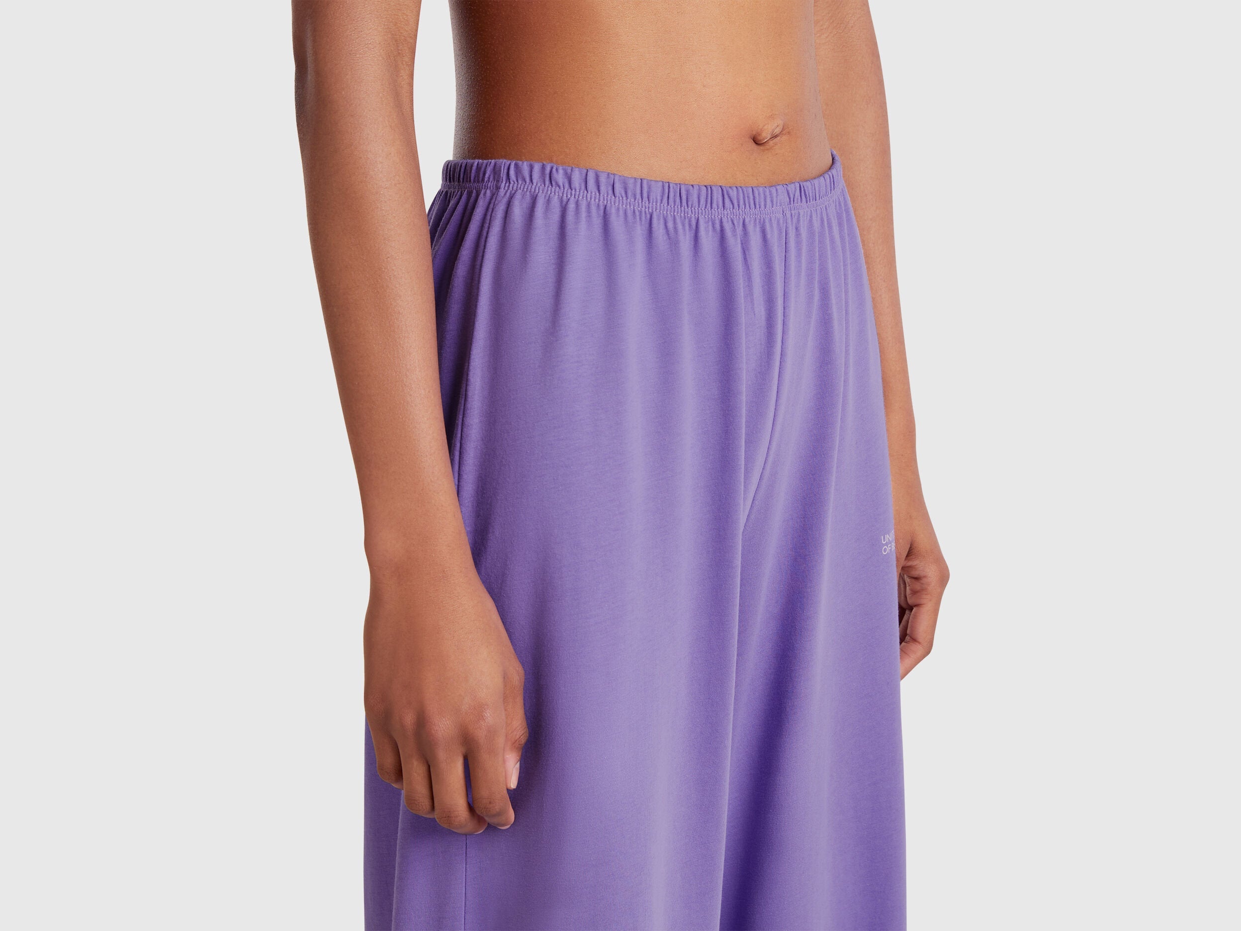 Close-up of the elastic waistband and flowing fabric of the lavender bottoms from a set of womens pyjamas, emphasizing comfort and breathability for Kuwait&
