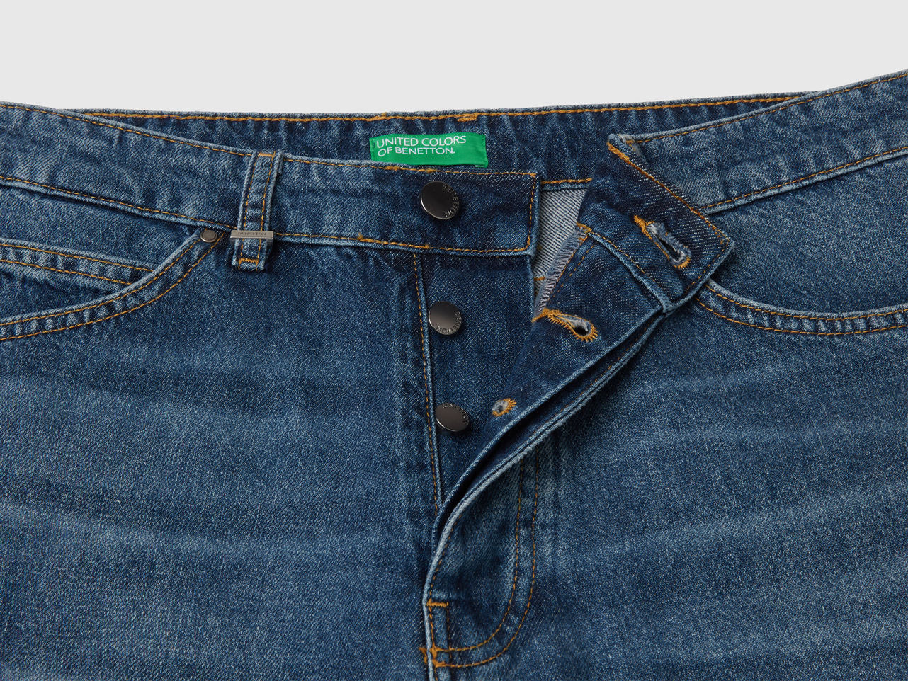 Close-up of the hem and leg opening of a pair of men&