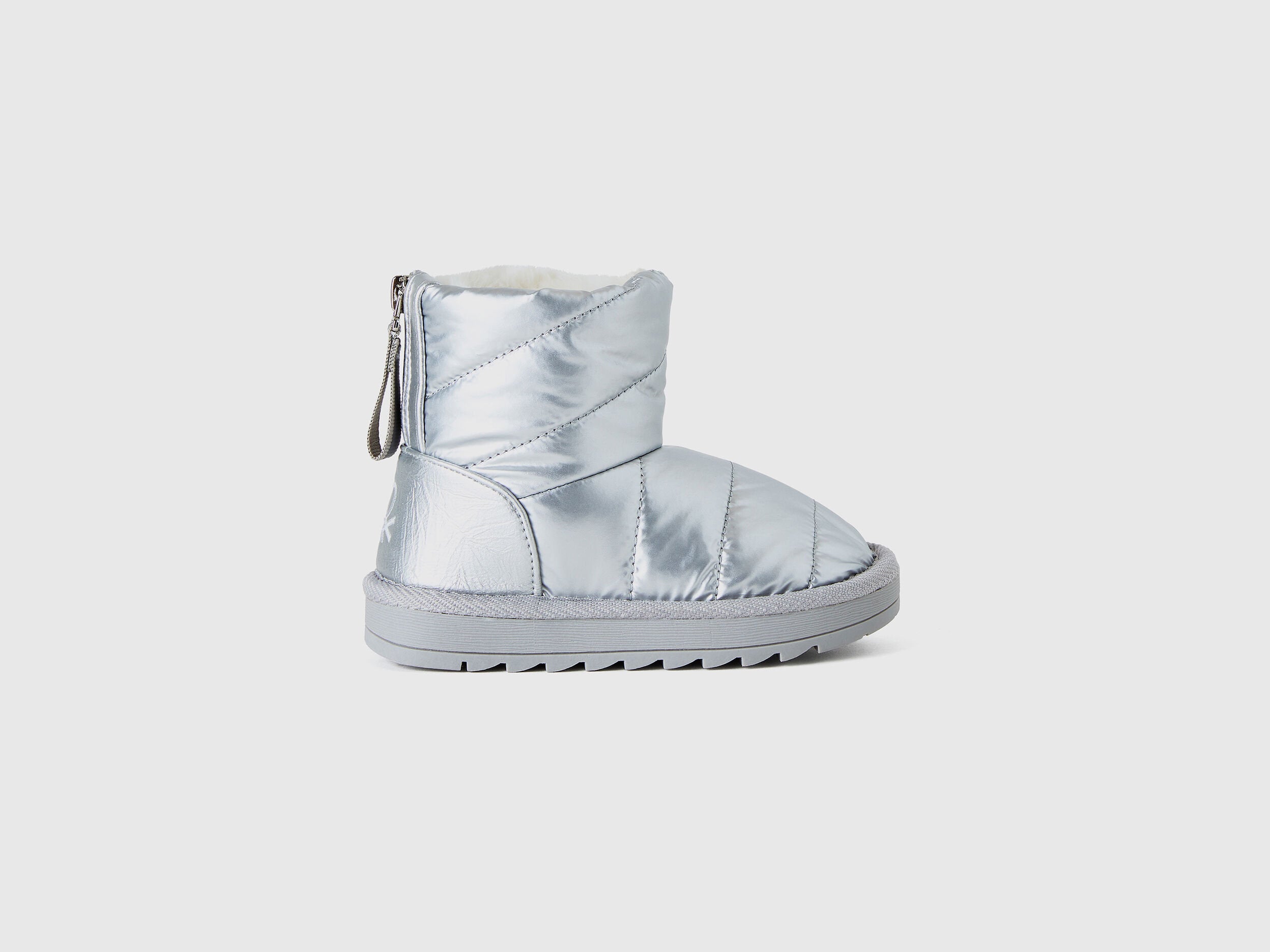 A single silver Nylon Ankle Boot with a side zipper and a cozy lining, showcasing its design for comfort in Kuwait.