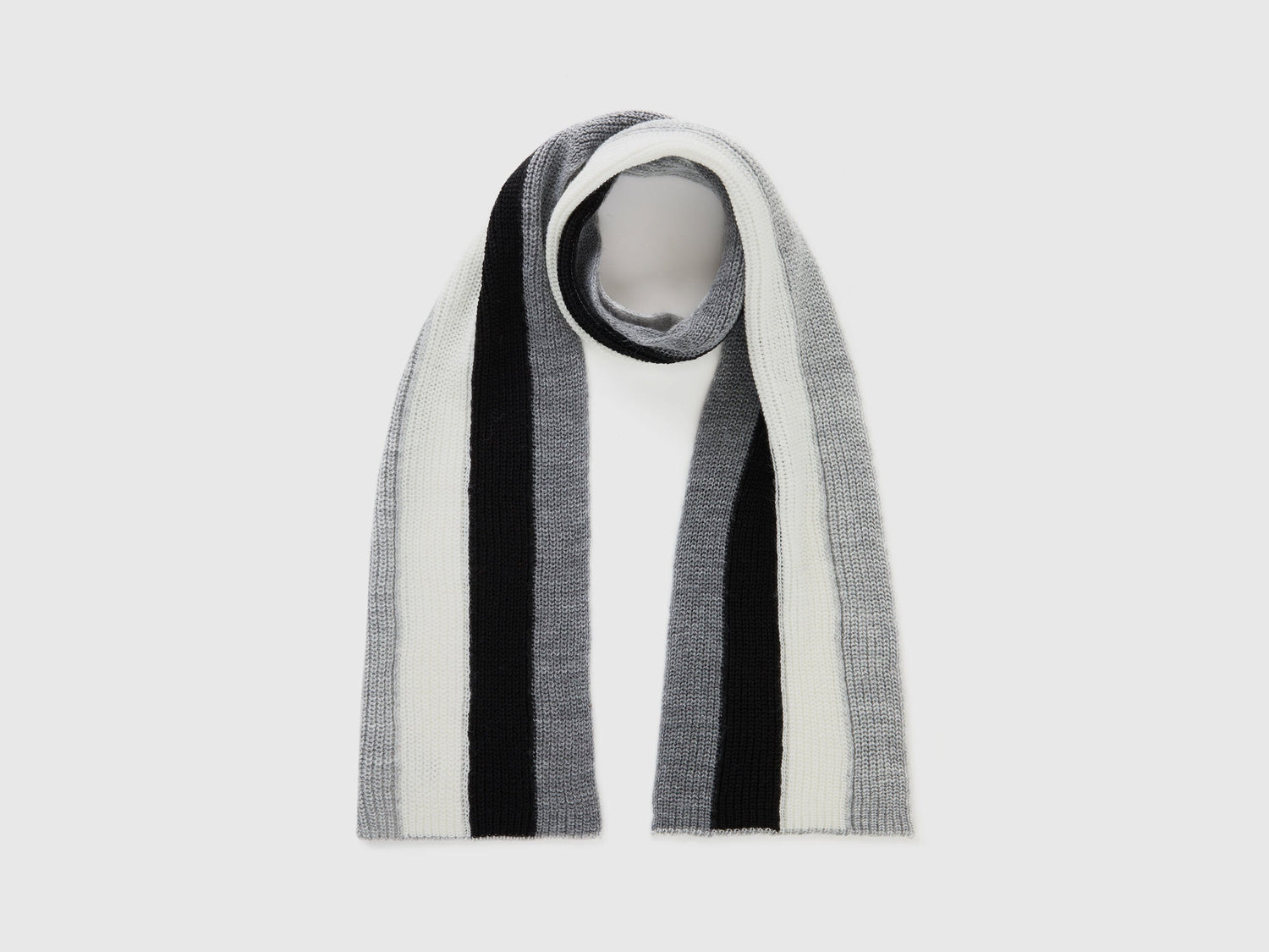 Scarf In Wool Blend With Inlays_107TQU00R_70Y_01