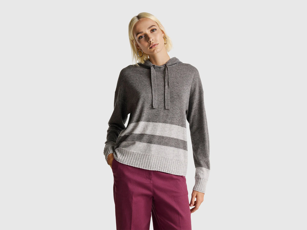 Benetton_Dark Gray_Gray Sweater in Cashmere Blend with Hood_102HE203V_572_01