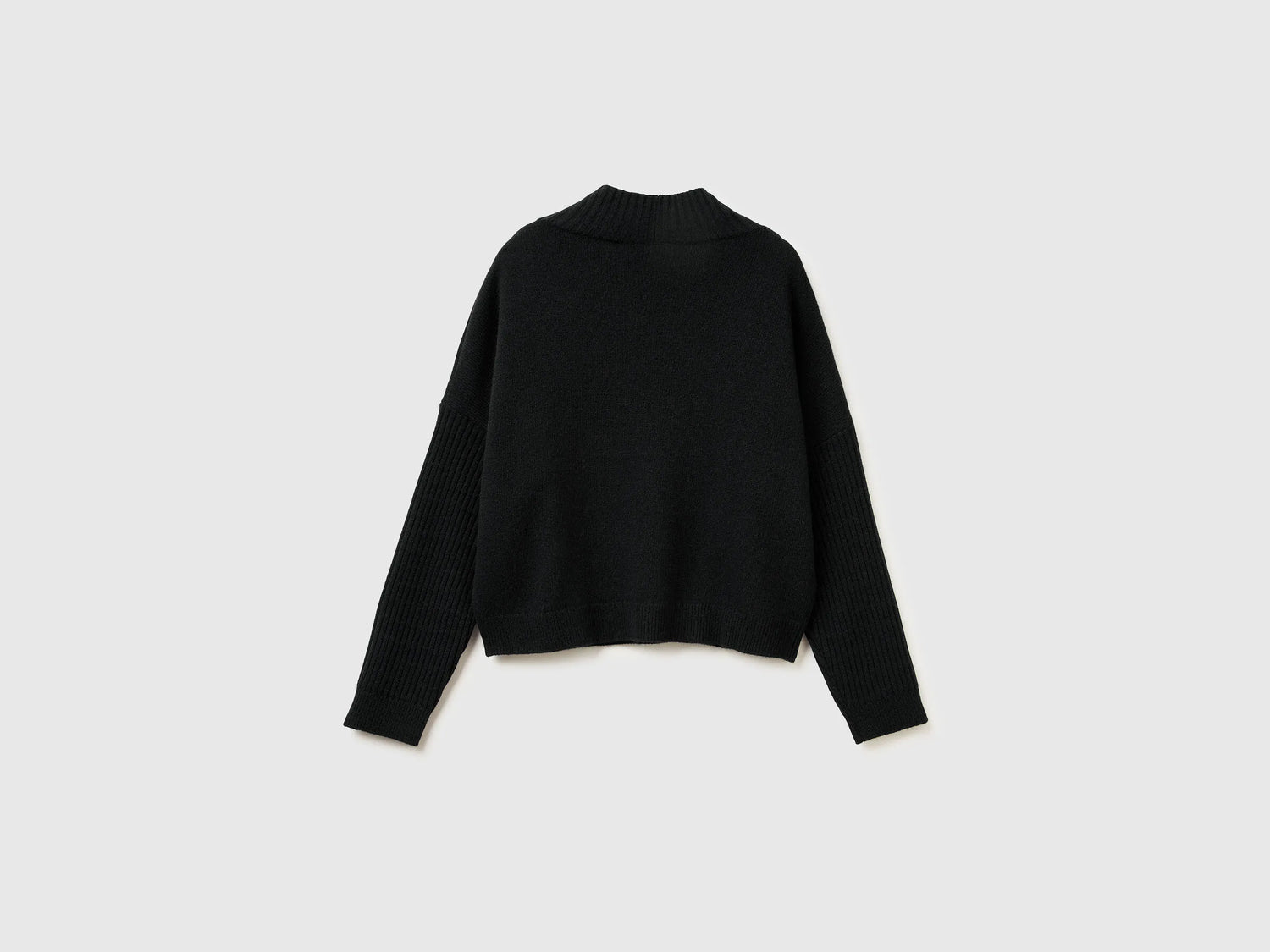 Benetton_Black_Boxy Fit Sweater with V-Neck_1444D403H_100_02
