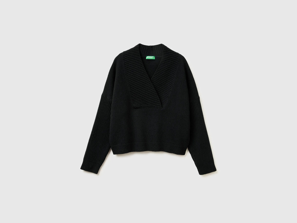Benetton_Black_Boxy Fit Sweater with V-Neck_1444D403H_100_05