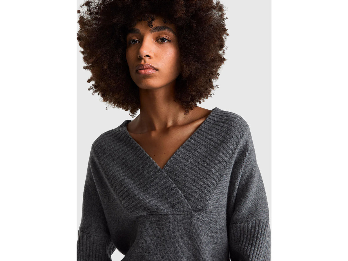 Benetton_Dark Gray_Boxy Fit Sweater with V-Neck_1444D403H_507_04