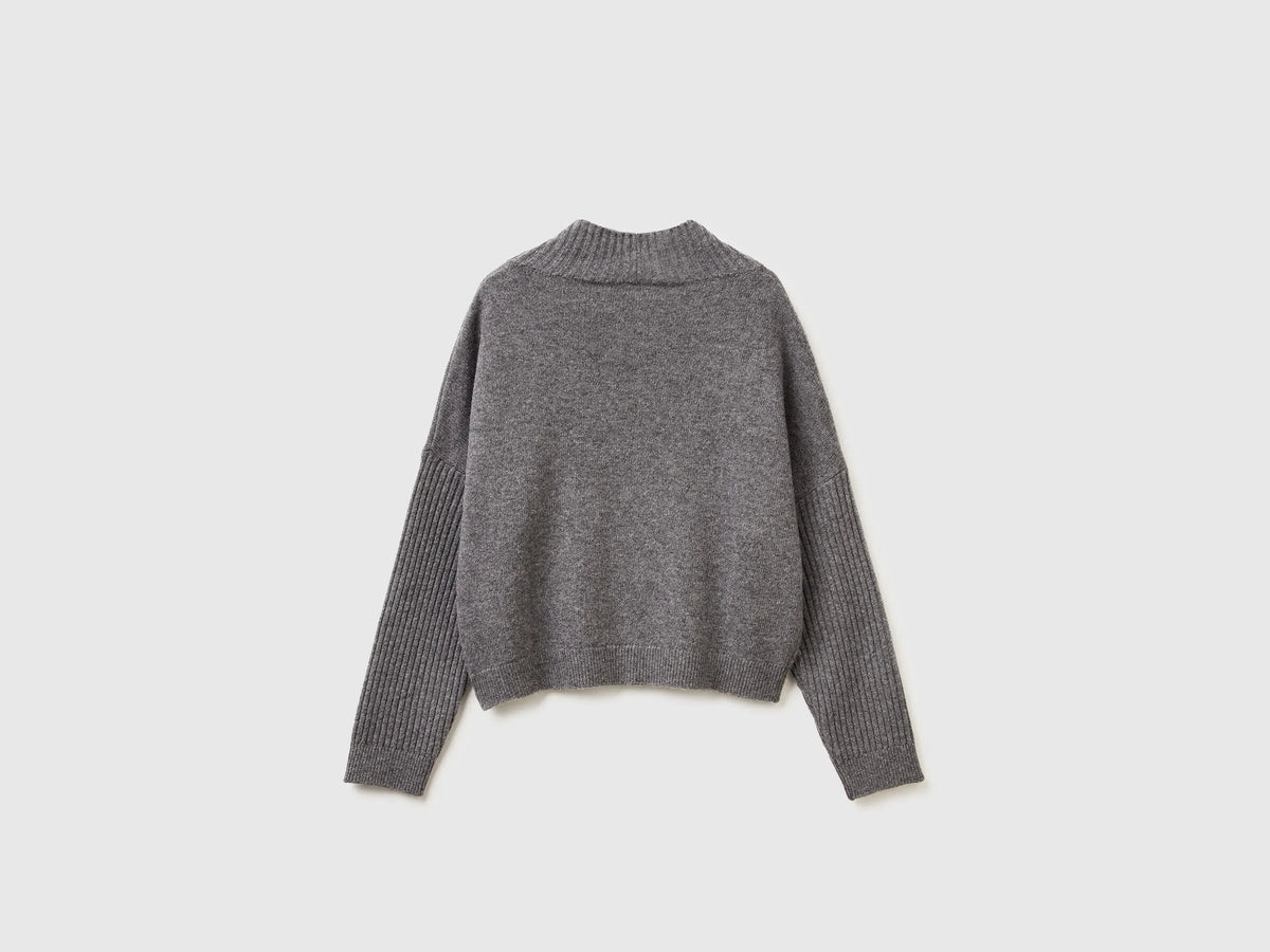 Benetton_Dark Gray_Boxy Fit Sweater with V-Neck_1444D403H_507_06