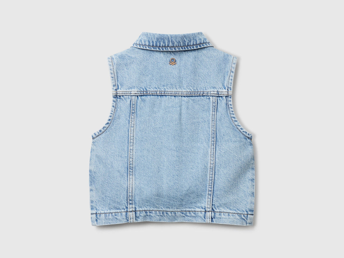 Benetton_Denim Vest with Flower Patch_22MHGJ00N_901_02