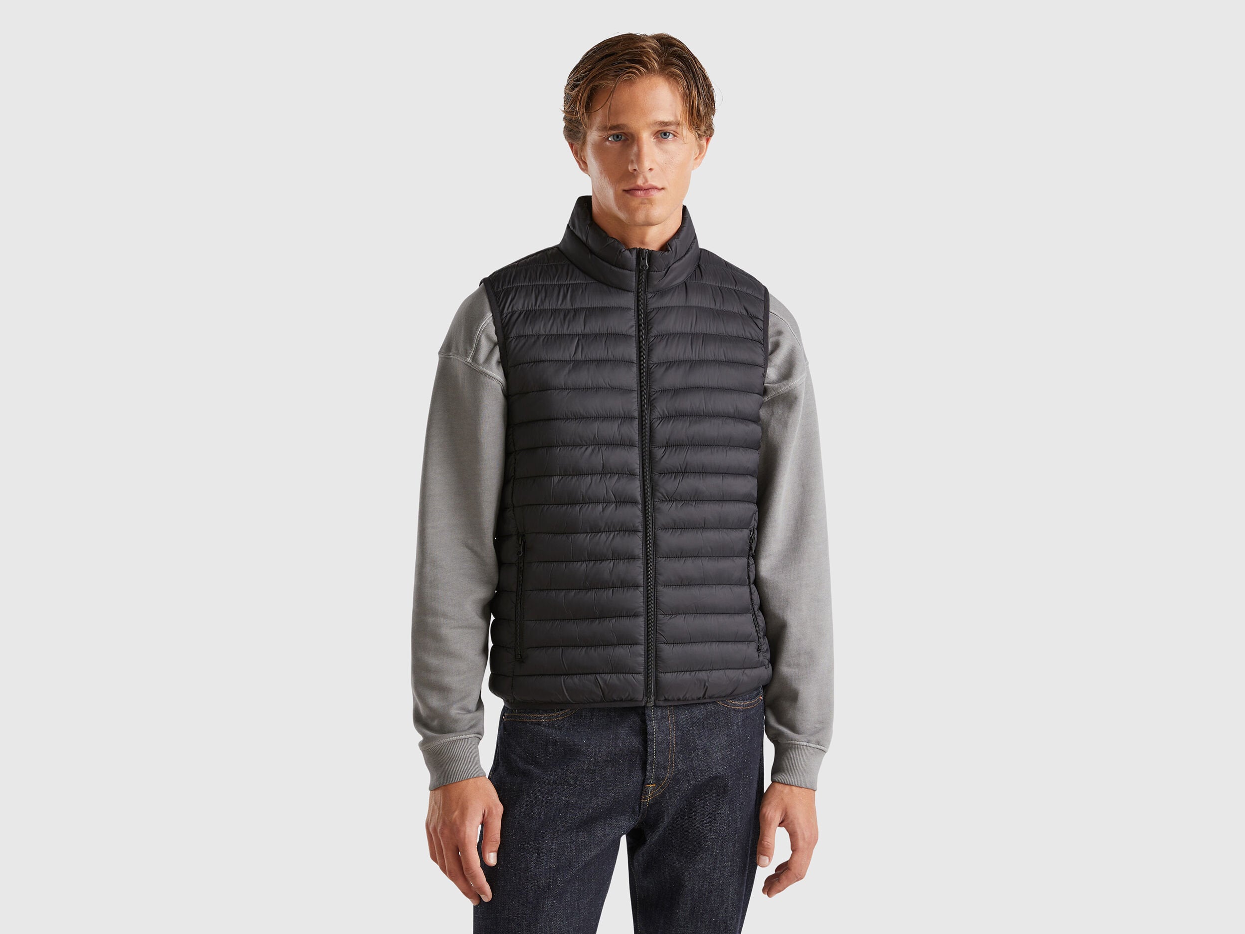 Sleeveless Puffer Jacket with Recycled Wadding_2BA2UJ005_100_01