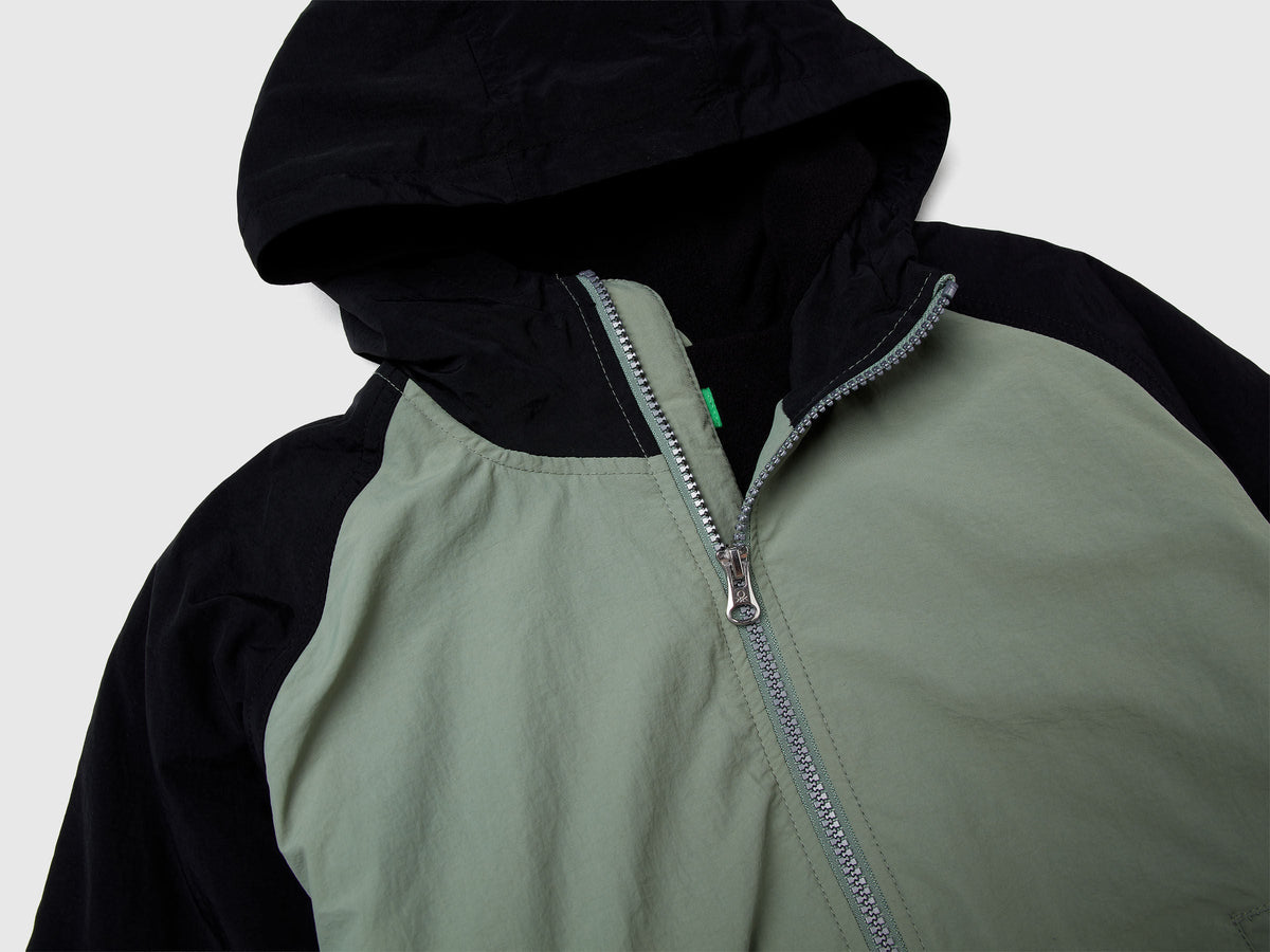 Benetton_Multi-color_Nylon Jacket with Hood_2IGGCN06J_901_03