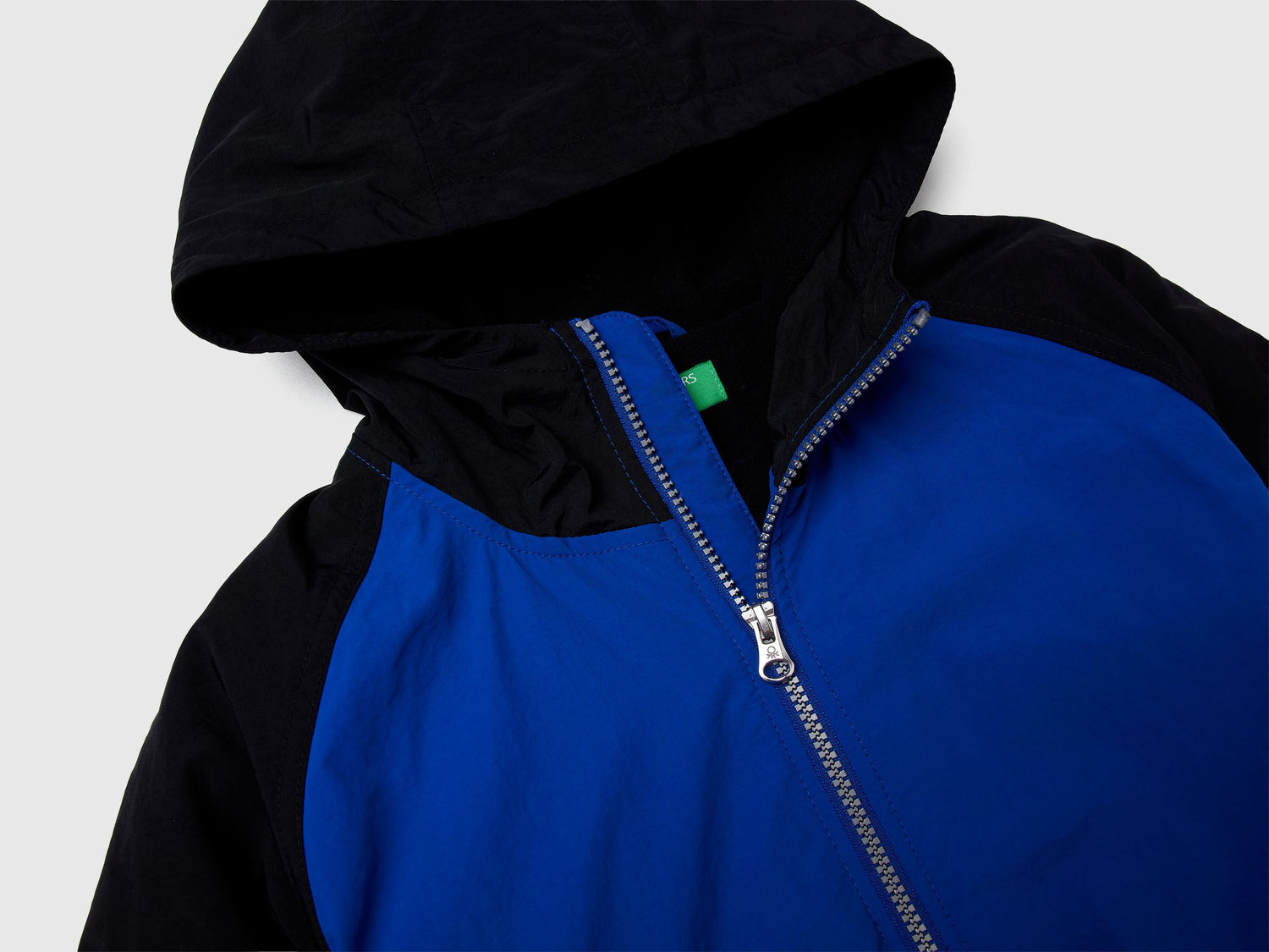 Benetton_Multi-color_Nylon Jacket with Hood_2IGGCN06J_902_03