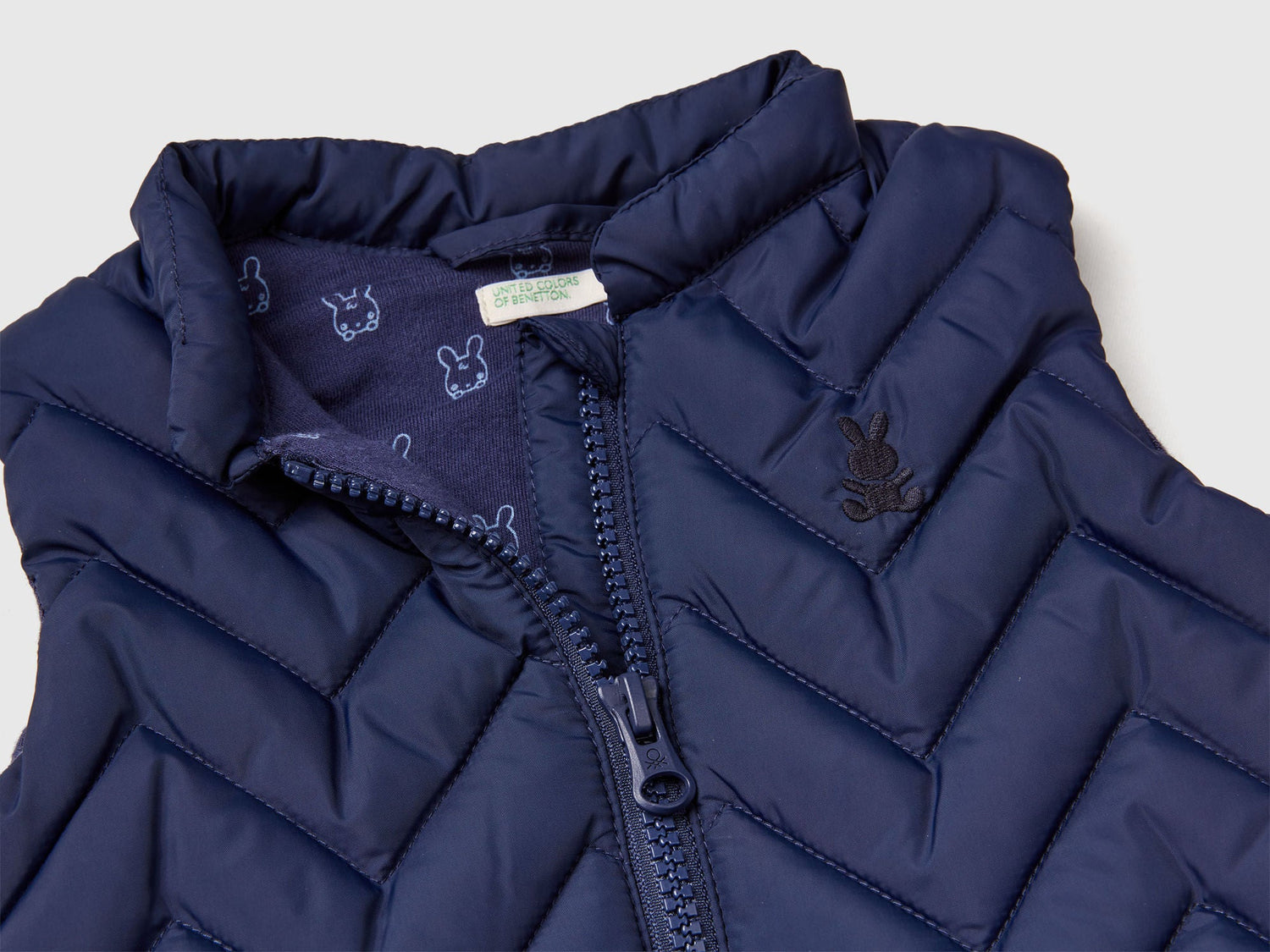 Benetton_Purple_Padded Vest in Technical Fabric_2WU0AJ005_901_03