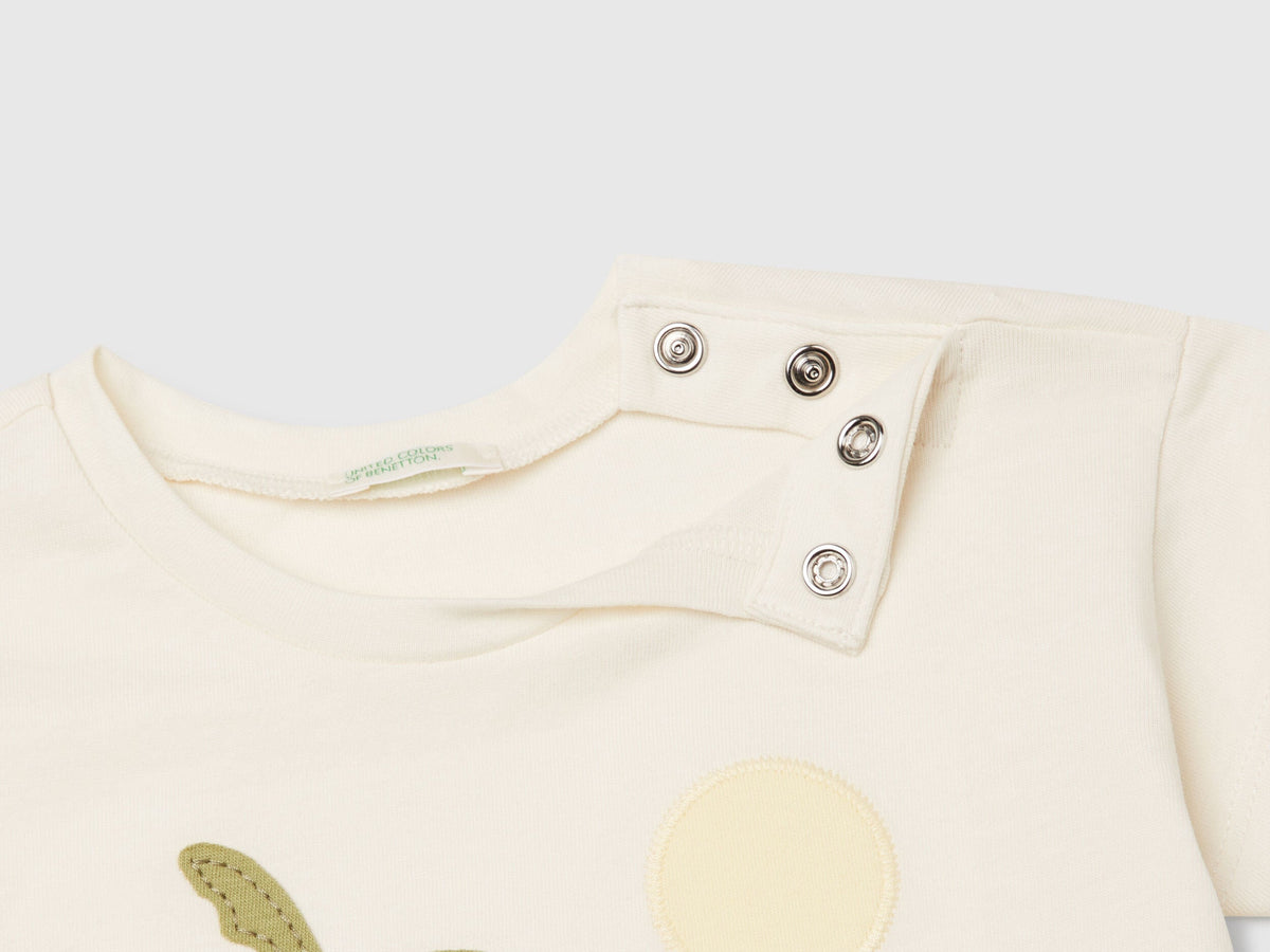 Benetton_T-Shirt with Summer Graphic_3096A106D_0R2_03