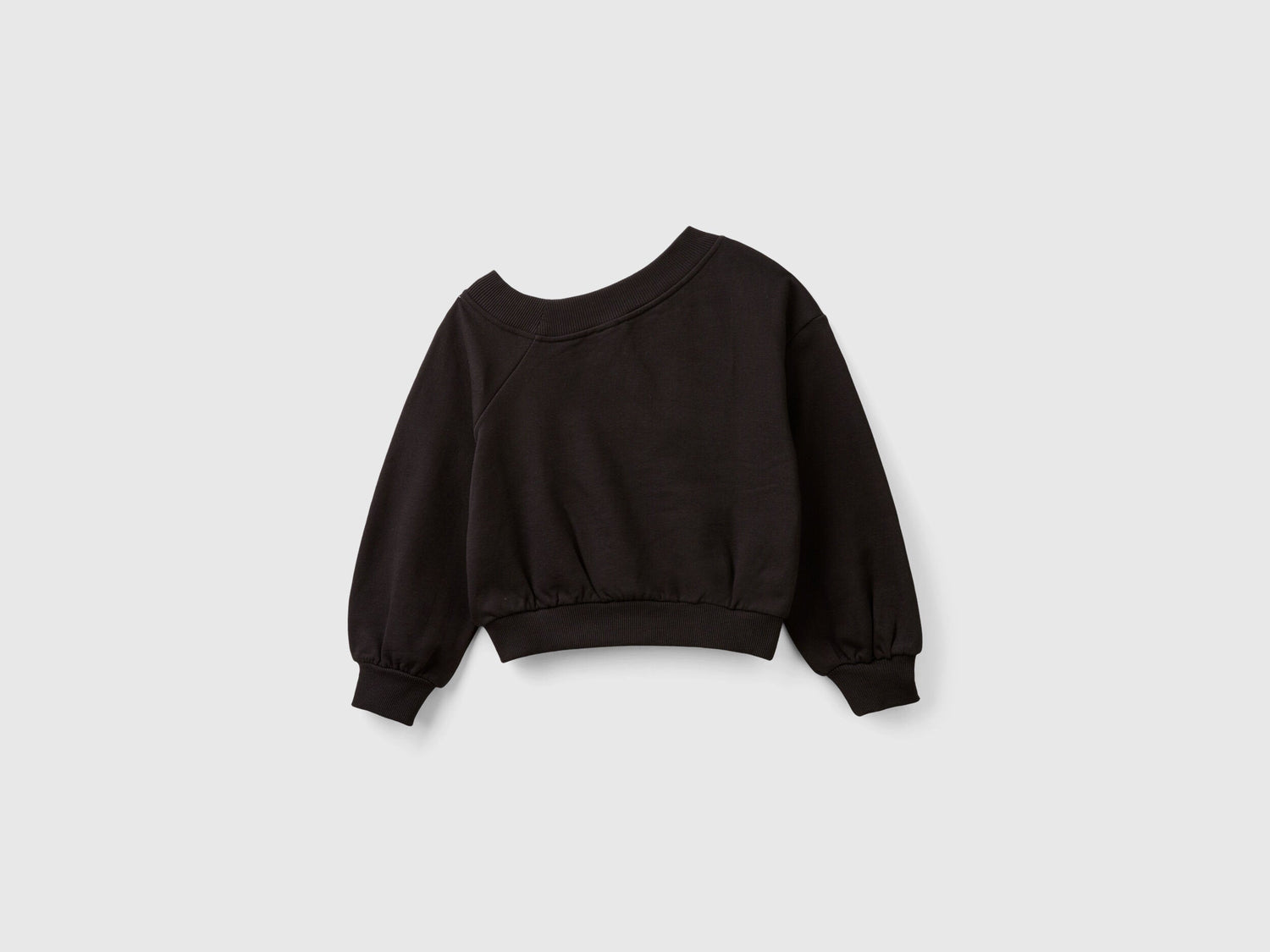 Sweatshirt with Uneven Neckline_33NVC400B_100_02