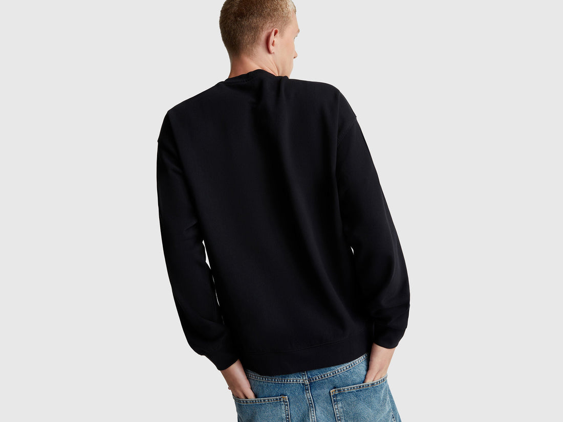 Benetton_Black_Sweatshirt with Logo Patch_342ZU1093_100_02