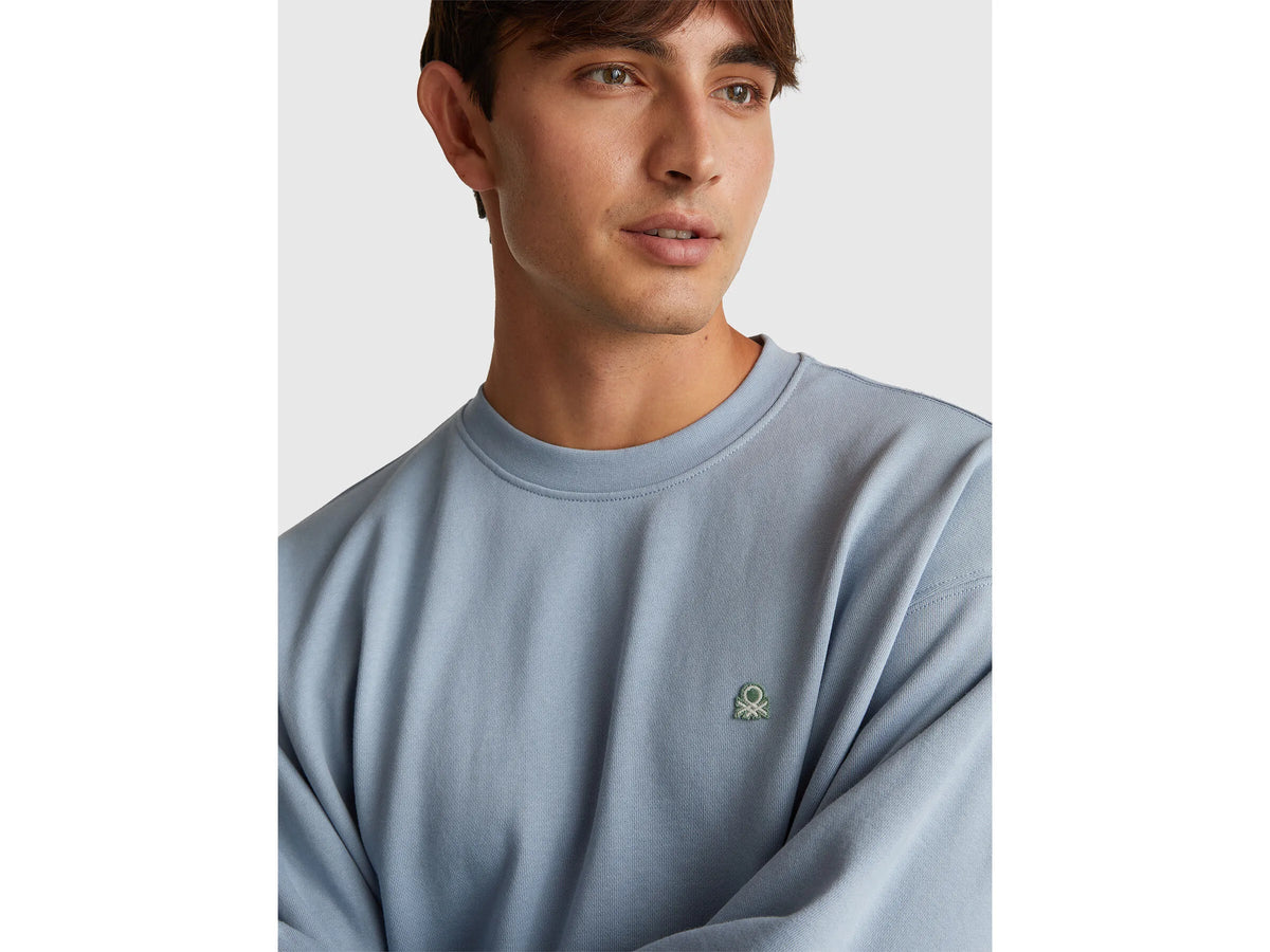 Benetton_Light Blue_Sweatshirt with Logo Patch_342ZU1093_8F9_04