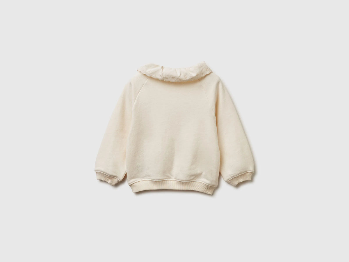 Benetton_Creamy White_Sweatshirt with Velvet Collar_345ZG10LG_0R2_02